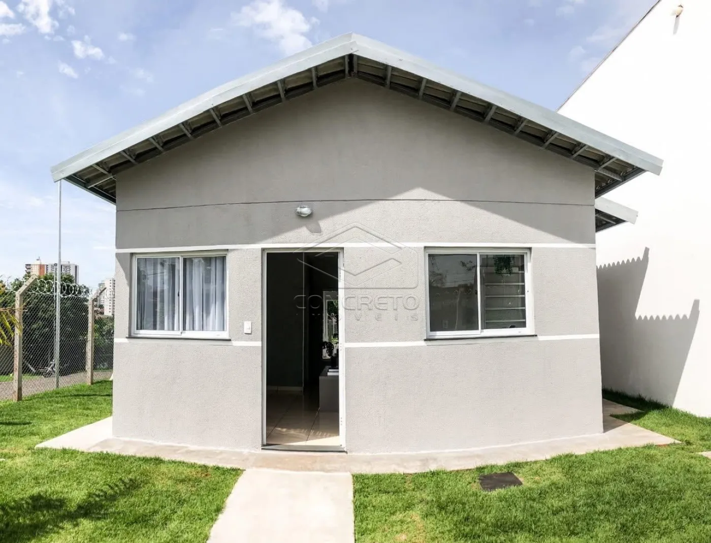 Comprar Casa / Padr&atilde;o em Len&ccedil;&oacute;is Paulista R$ 240.000,00 - Foto 1