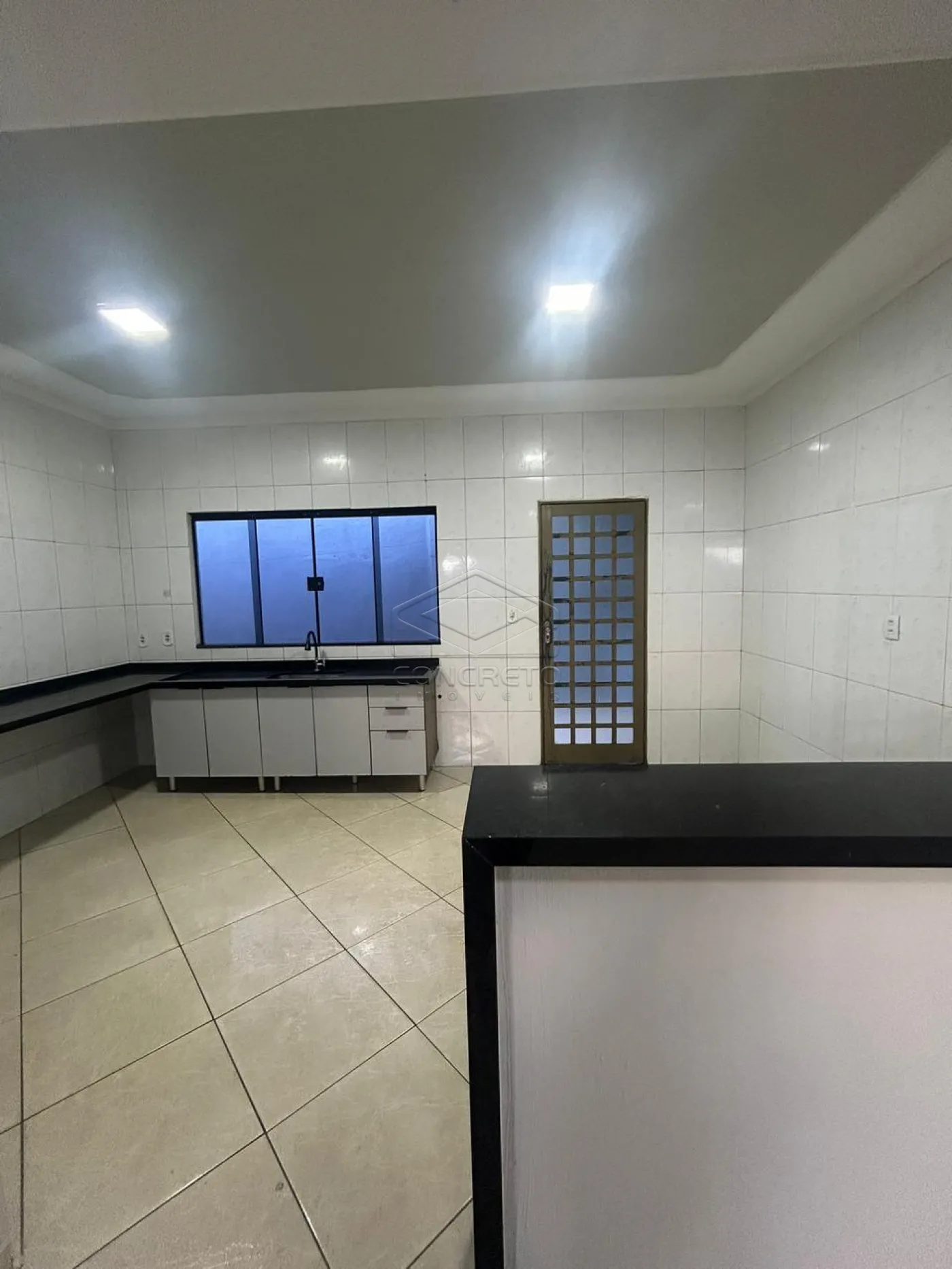 Alugar Casa / Padr&atilde;o em Len&ccedil;&oacute;is Paulista R$ 2.000,00 - Foto 2