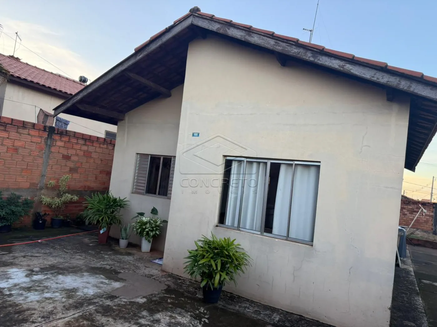 Comprar Casa / Padr&atilde;o em Len&ccedil;&oacute;is Paulista R$ 260.000,00 - Foto 1