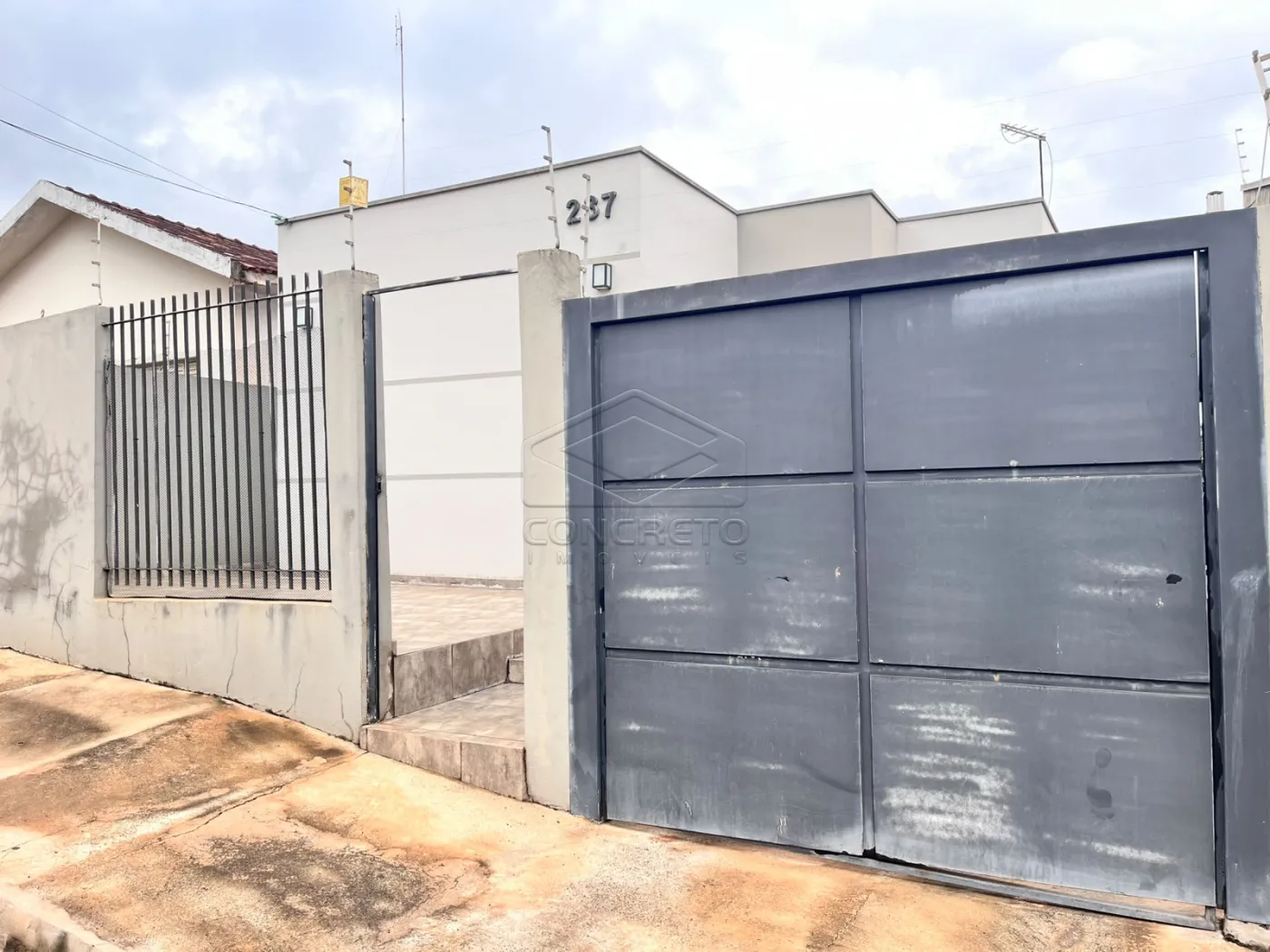 Comprar Casa / Resid&ecirc;ncia em Len&ccedil;&oacute;is Paulista R$ 380.000,00 - Foto 1