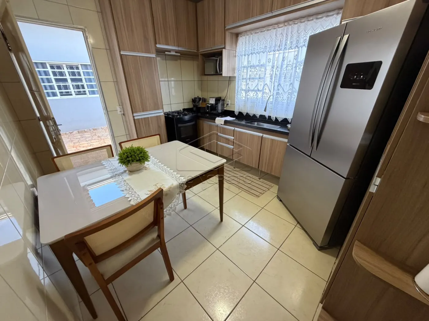 Comprar Casa / Padr&atilde;o em Len&ccedil;&oacute;is Paulista R$ 490.000,00 - Foto 2