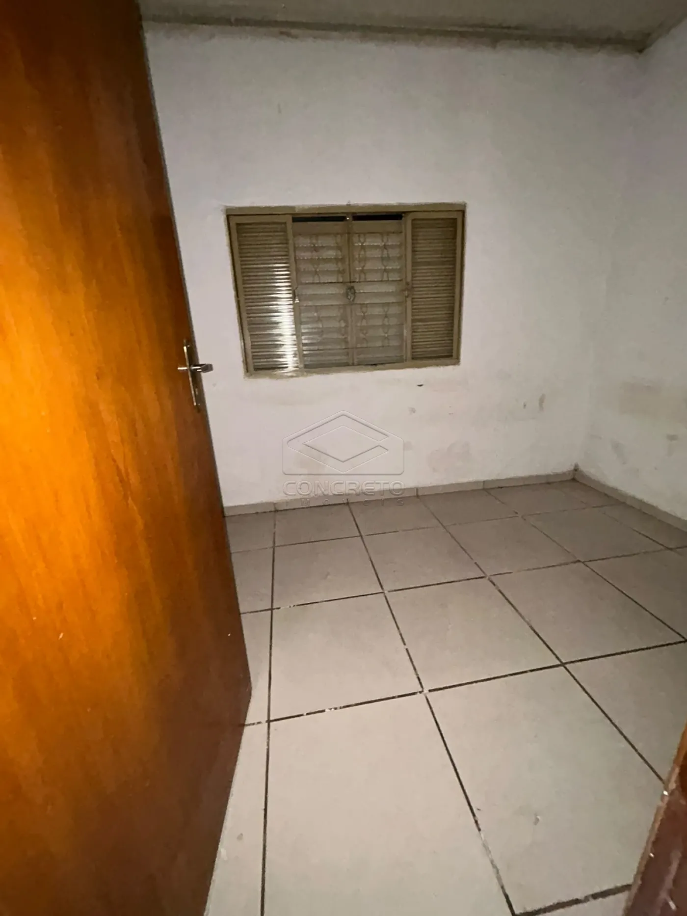 Alugar Casa / Padr&atilde;o em Len&ccedil;&oacute;is Paulista R$ 1.700,00 - Foto 4