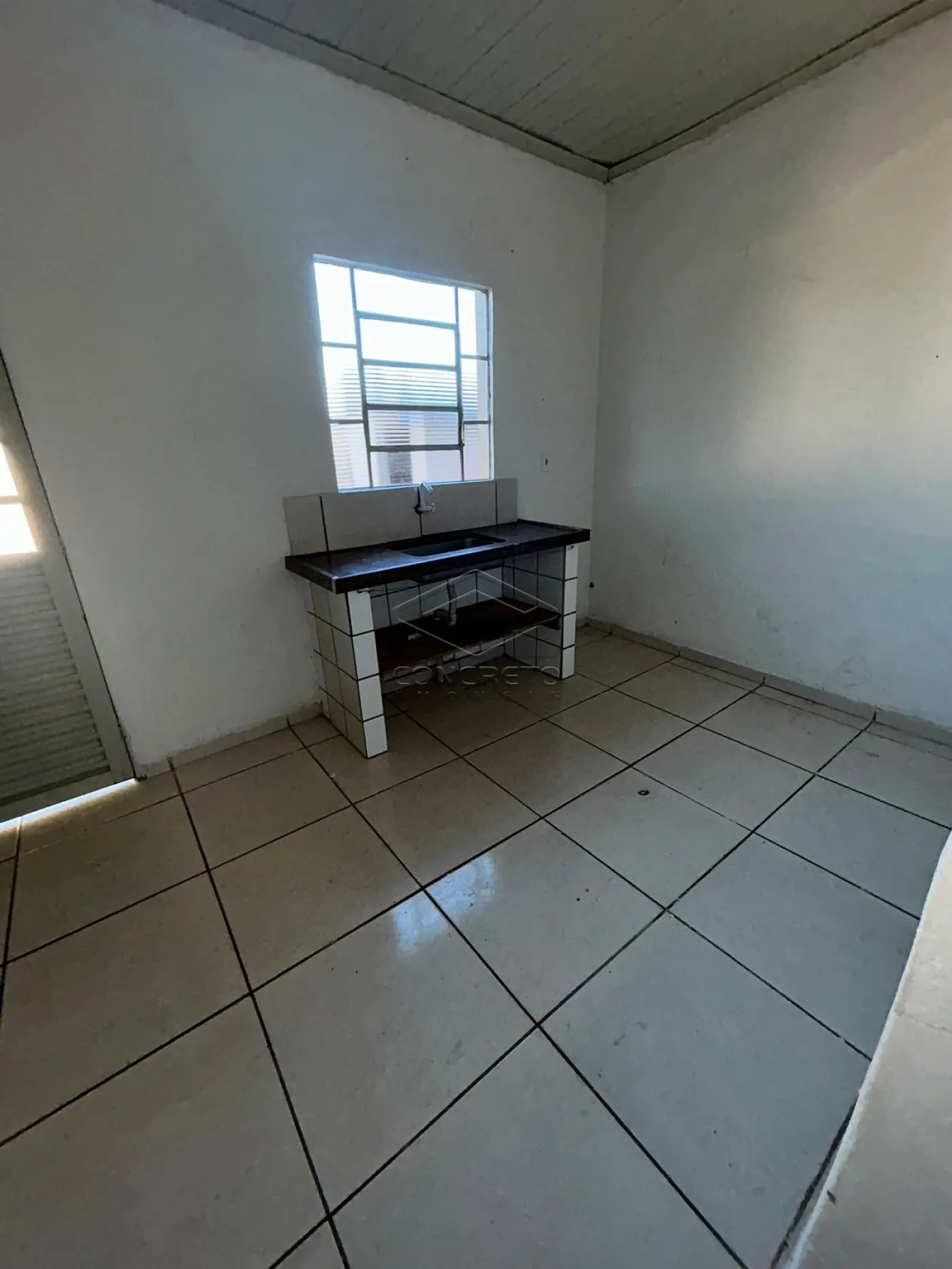 Alugar Casa / Padr&atilde;o em Len&ccedil;&oacute;is Paulista R$ 1.700,00 - Foto 2