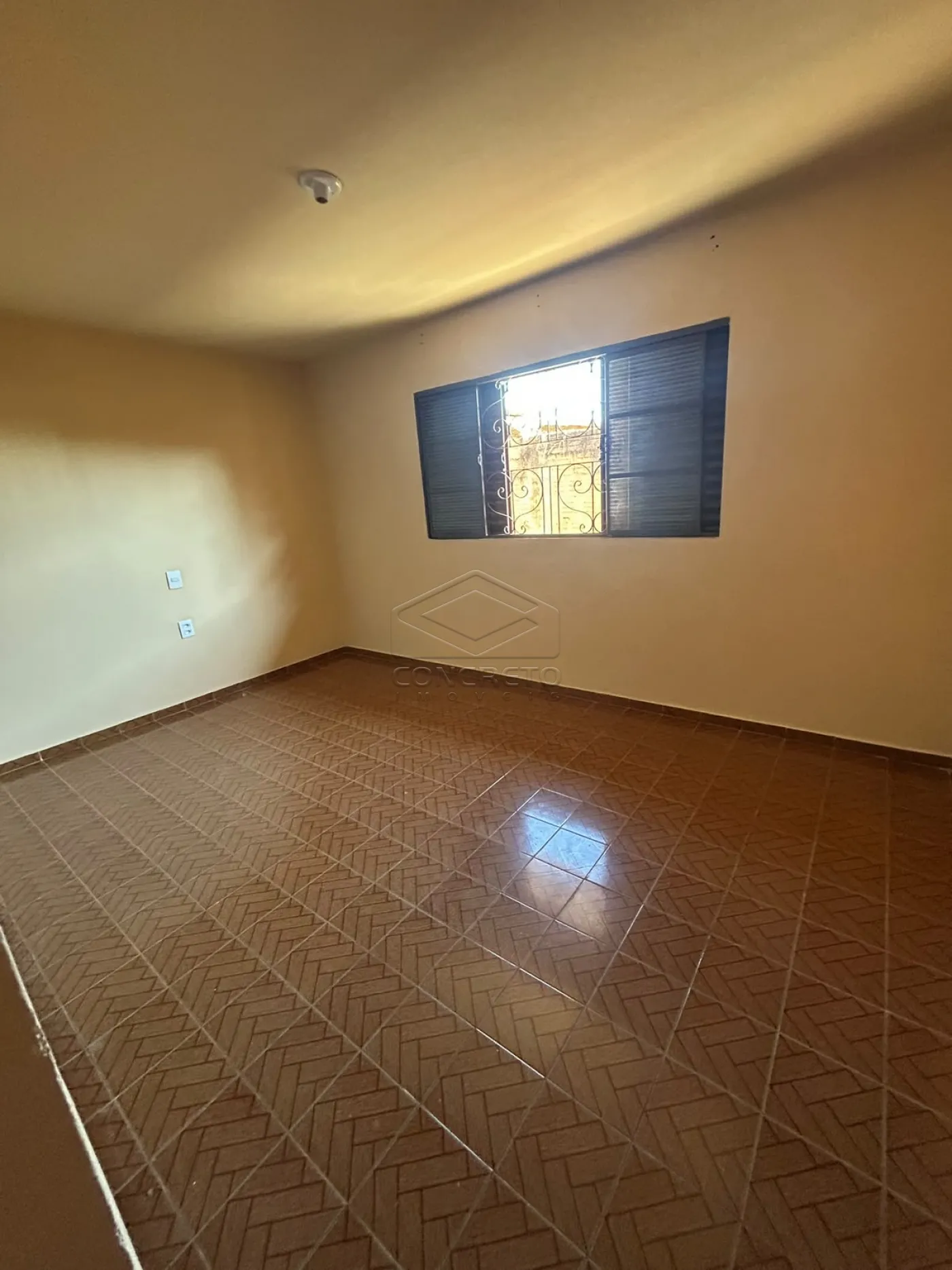 Alugar Casa / Padr&atilde;o em Len&ccedil;&oacute;is Paulista R$ 2.000,00 - Foto 3