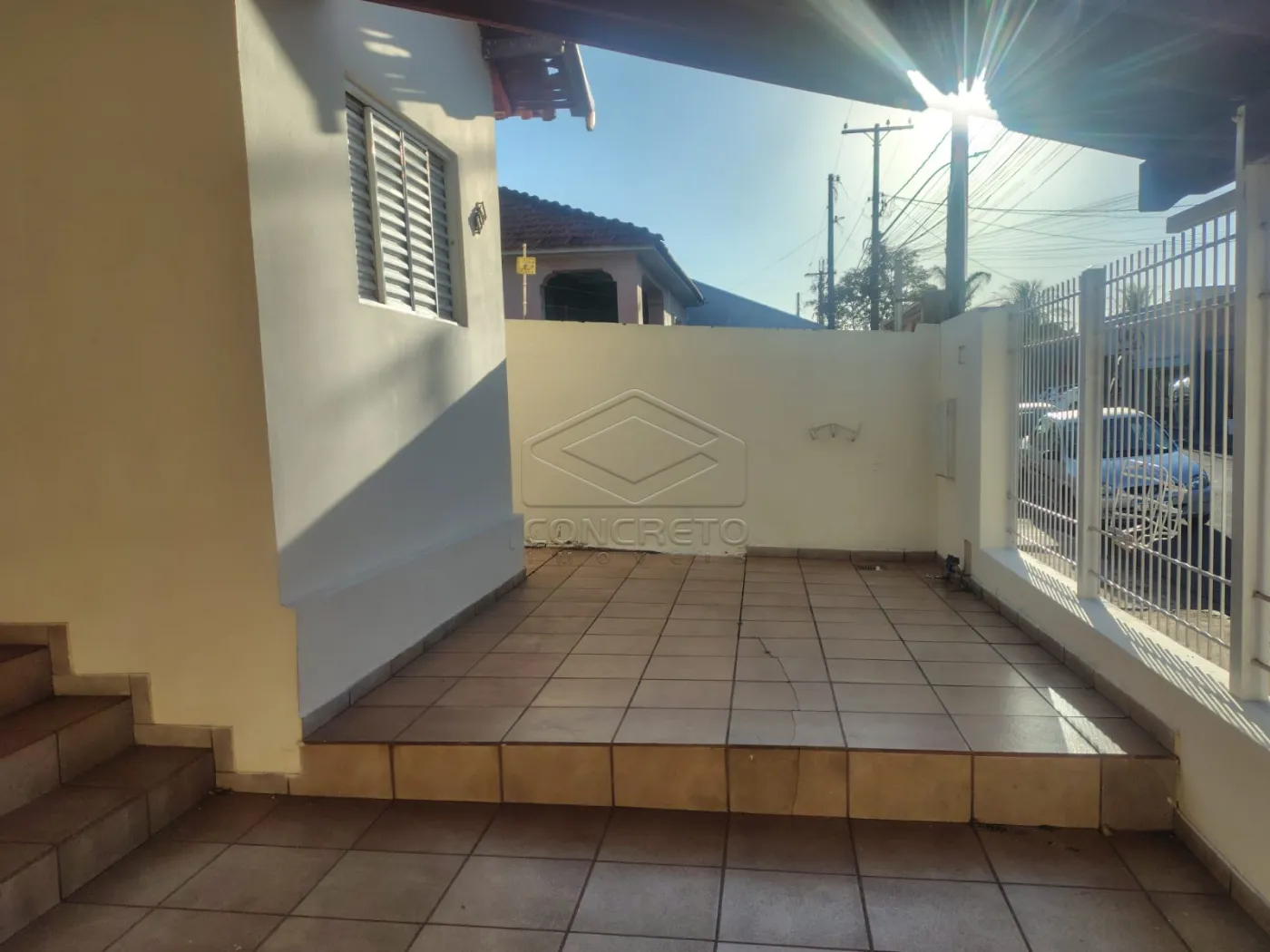 Alugar Casa / Padr&atilde;o em Len&ccedil;&oacute;is Paulista R$ 1.450,00 - Foto 1