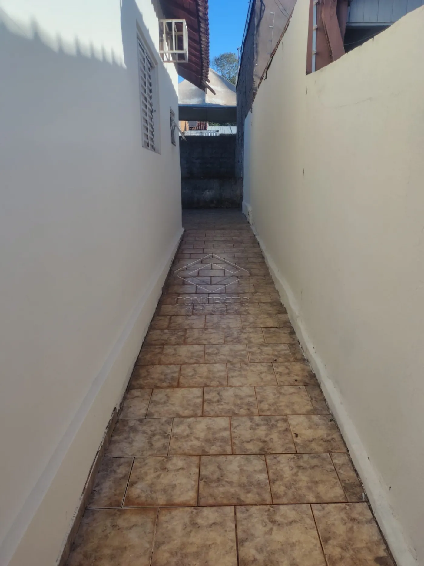 Alugar Casa / Padr&atilde;o em Len&ccedil;&oacute;is Paulista R$ 1.450,00 - Foto 2