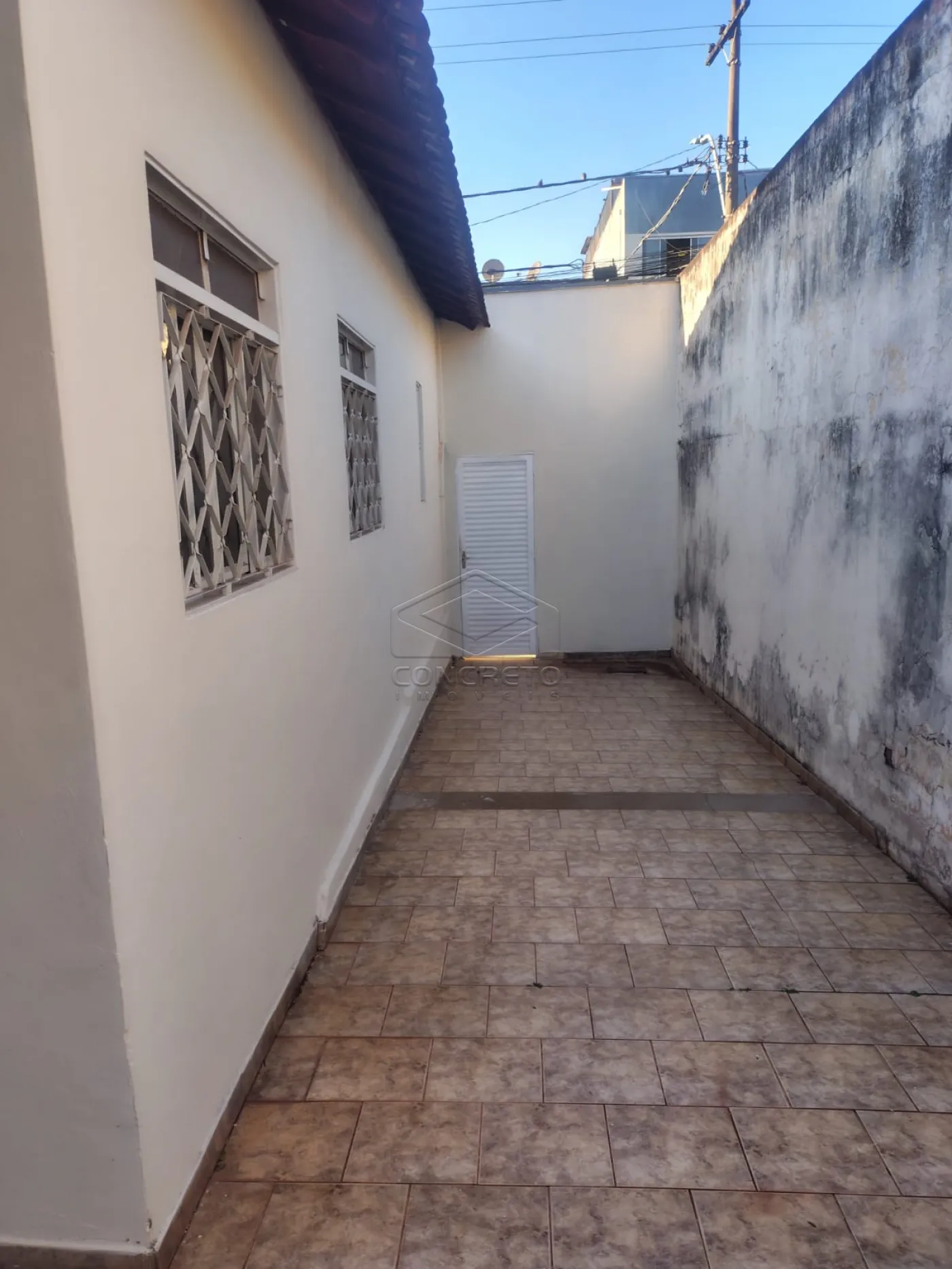 Alugar Casa / Padr&atilde;o em Len&ccedil;&oacute;is Paulista R$ 1.450,00 - Foto 4