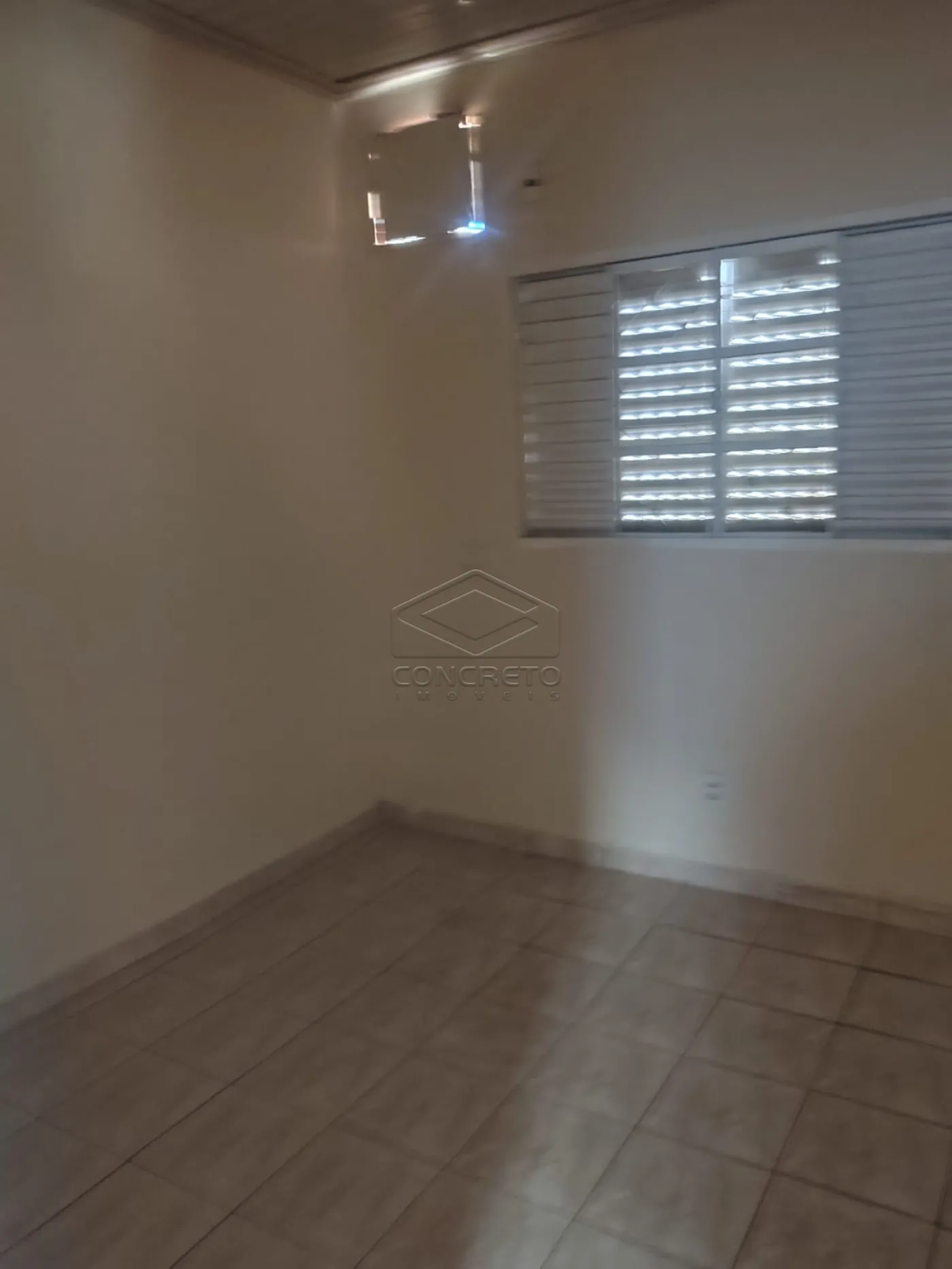 Alugar Casa / Padr&atilde;o em Len&ccedil;&oacute;is Paulista R$ 1.450,00 - Foto 8