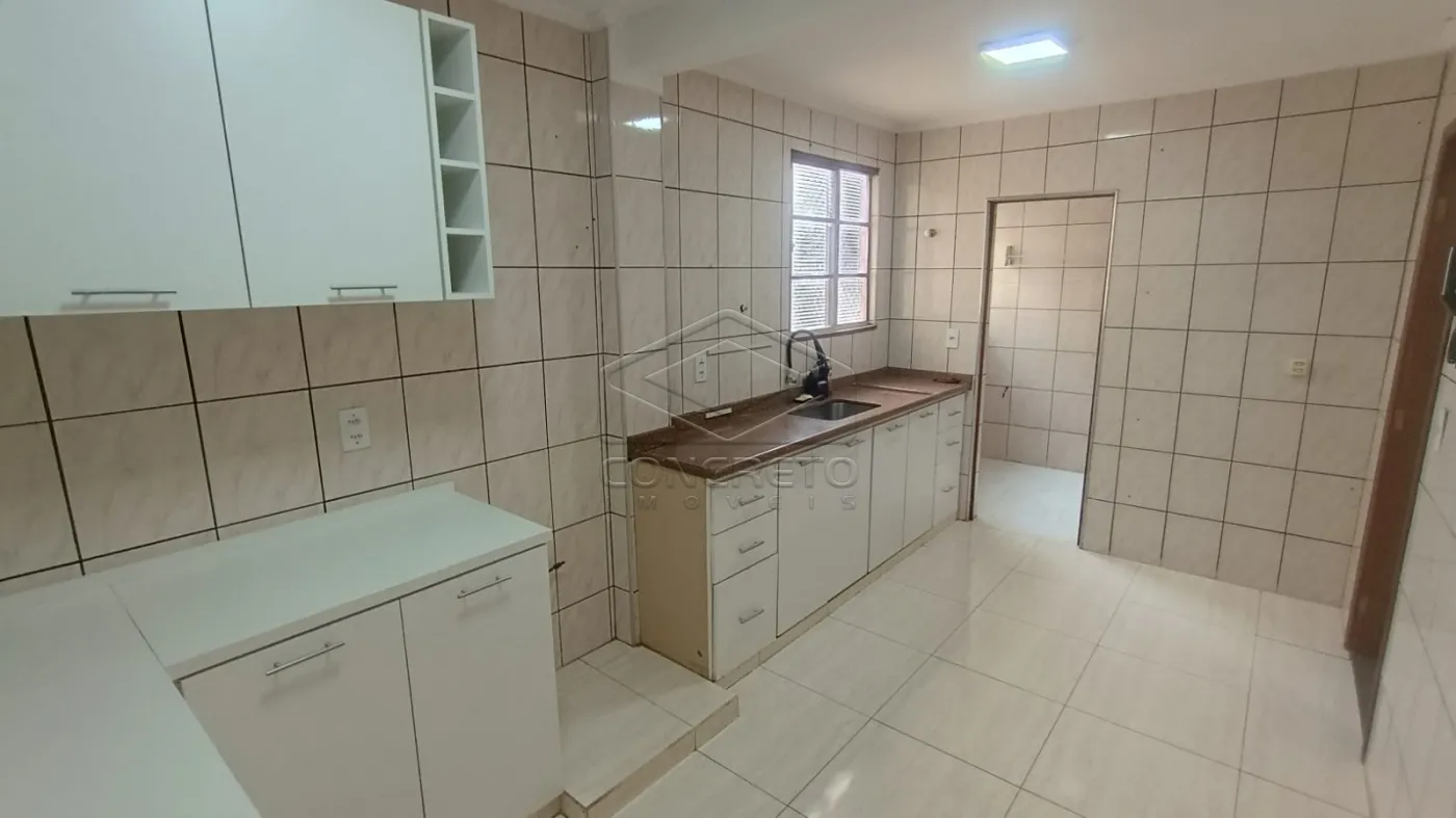 Alugar Apartamento / Padr&atilde;o em Len&ccedil;&oacute;is Paulista R$ 2.500,00 - Foto 2