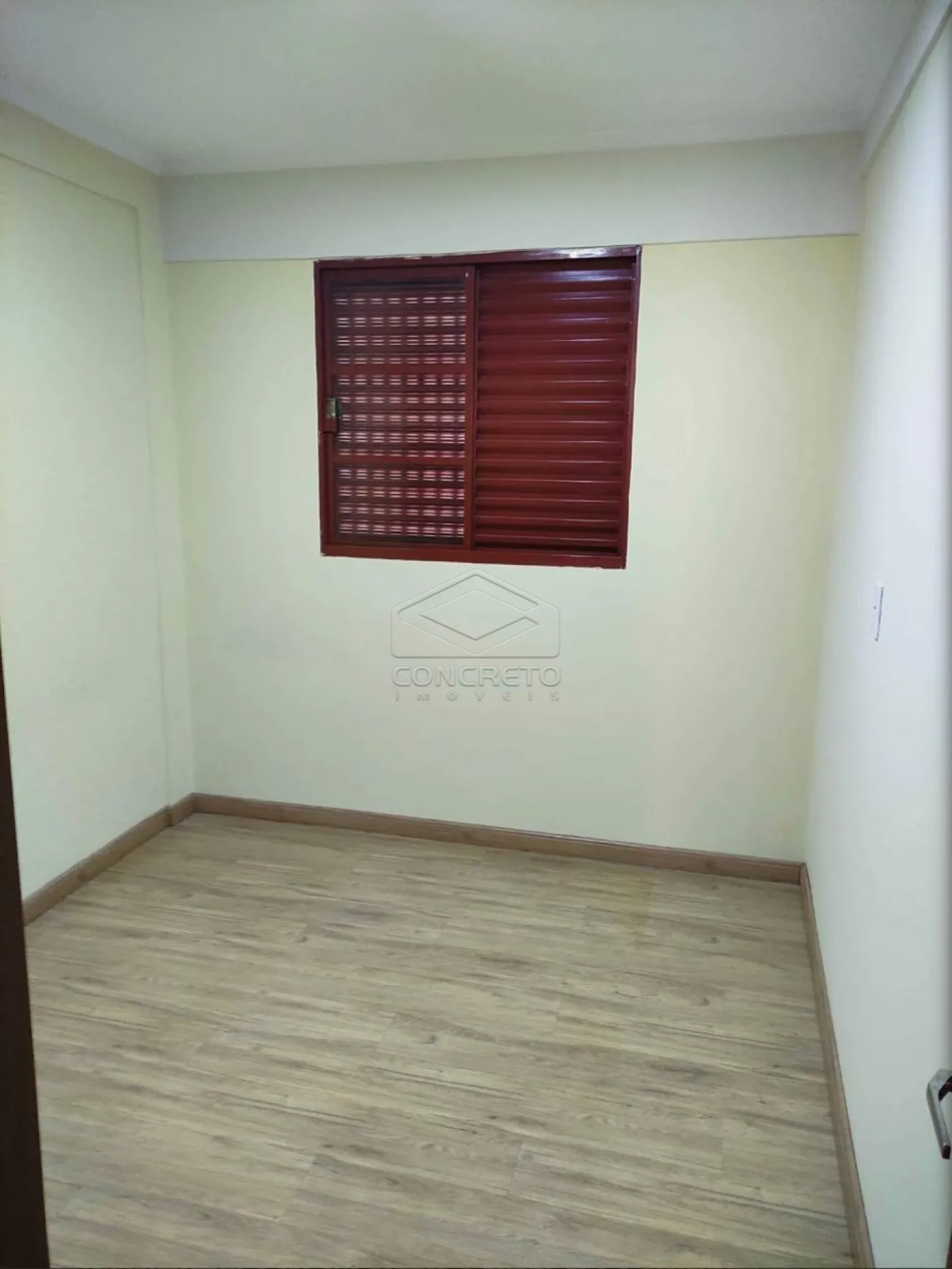 Alugar Apartamento / Padr&atilde;o em Len&ccedil;&oacute;is Paulista R$ 2.500,00 - Foto 3