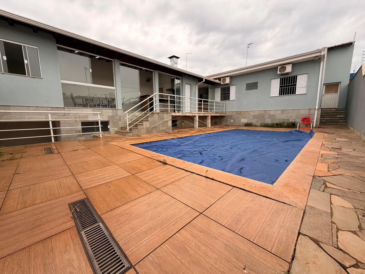Comprar Casa / Padr&atilde;o em Len&ccedil;&oacute;is Paulista R$ 700.000,00 - Foto 1