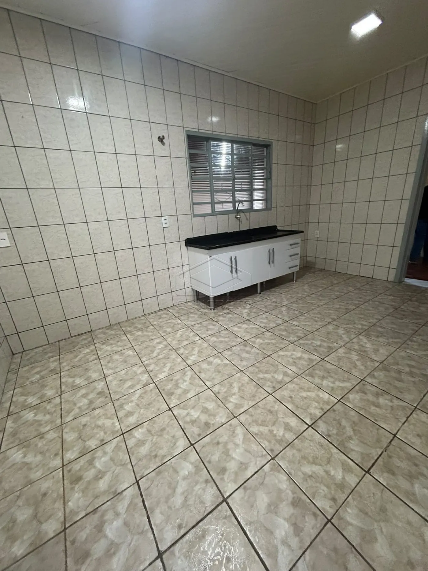 Alugar Casa / Padr&atilde;o em Len&ccedil;&oacute;is Paulista R$ 1.600,00 - Foto 1