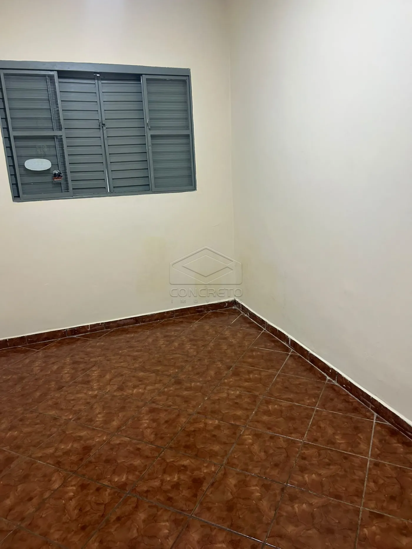Alugar Casa / Padr&atilde;o em Len&ccedil;&oacute;is Paulista R$ 1.600,00 - Foto 3