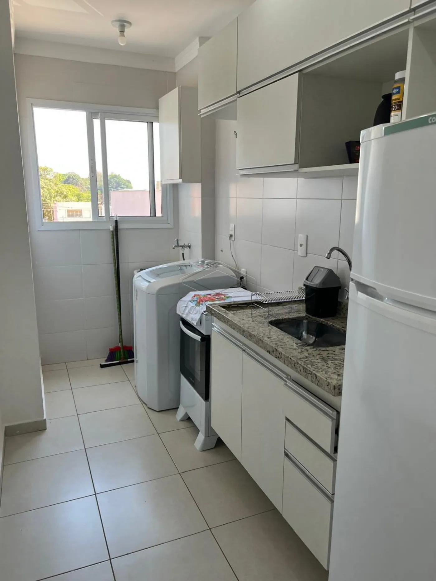Alugar Apartamento / Padr&atilde;o em Len&ccedil;&oacute;is Paulista R$ 3.500,00 - Foto 4