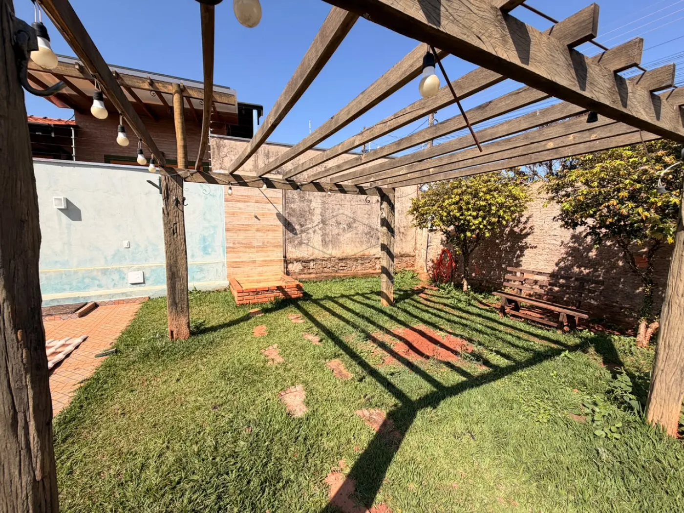 Comprar Casa / Padr&atilde;o em Len&ccedil;&oacute;is Paulista R$ 750.000,00 - Foto 3