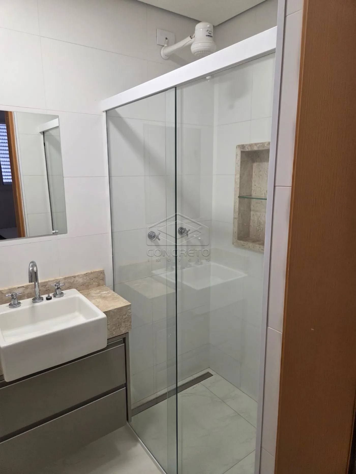 Alugar Apartamento / Mobiliado em Len&ccedil;&oacute;is Paulista R$ 2.600,00 - Foto 2