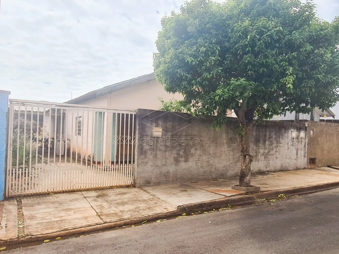 Comprar Casa / Padr&atilde;o em Len&ccedil;&oacute;is Paulista R$ 270.000,00 - Foto 1