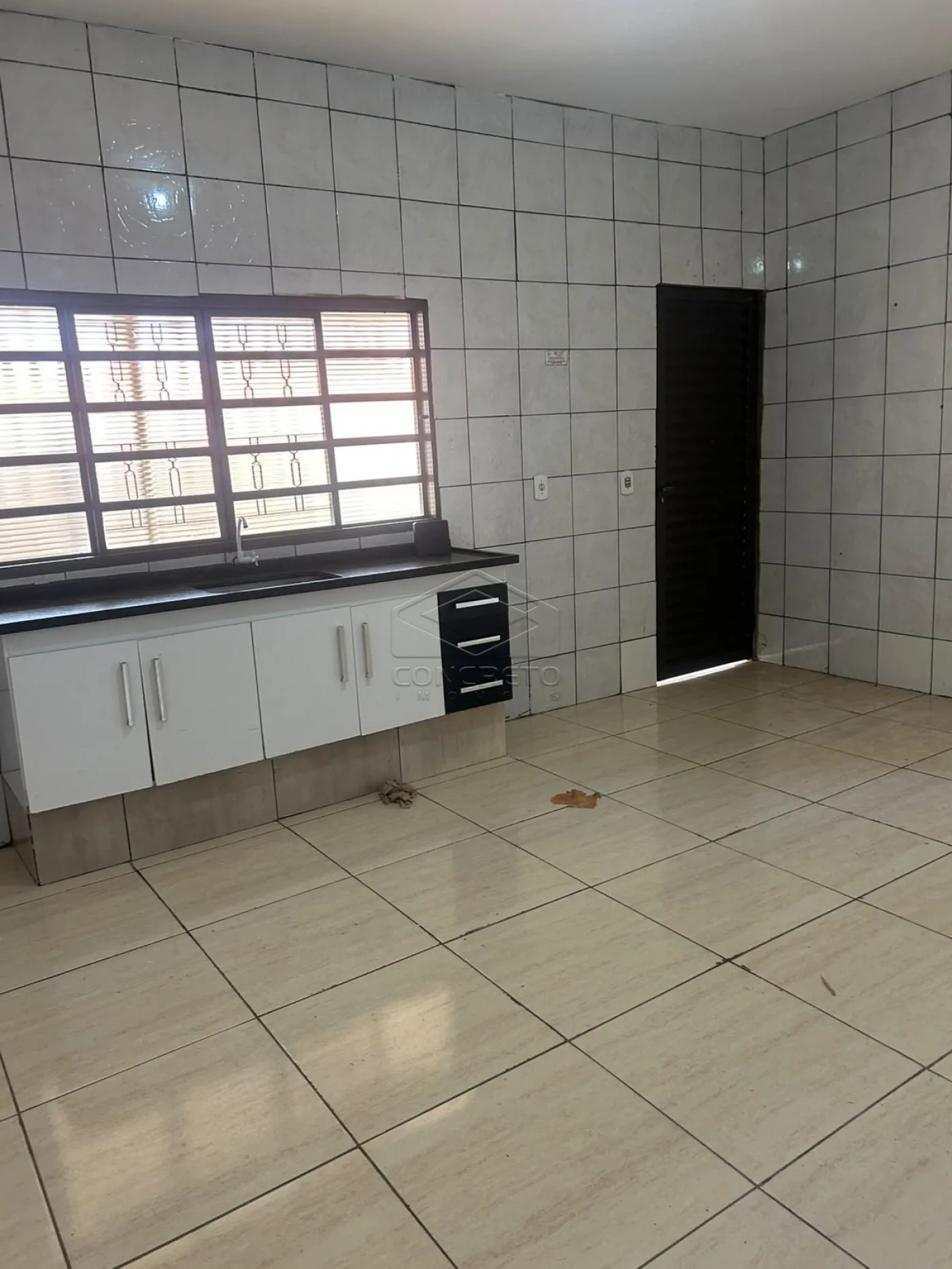 Alugar Casa / Padr&atilde;o em Len&ccedil;&oacute;is Paulista R$ 1.700,00 - Foto 1