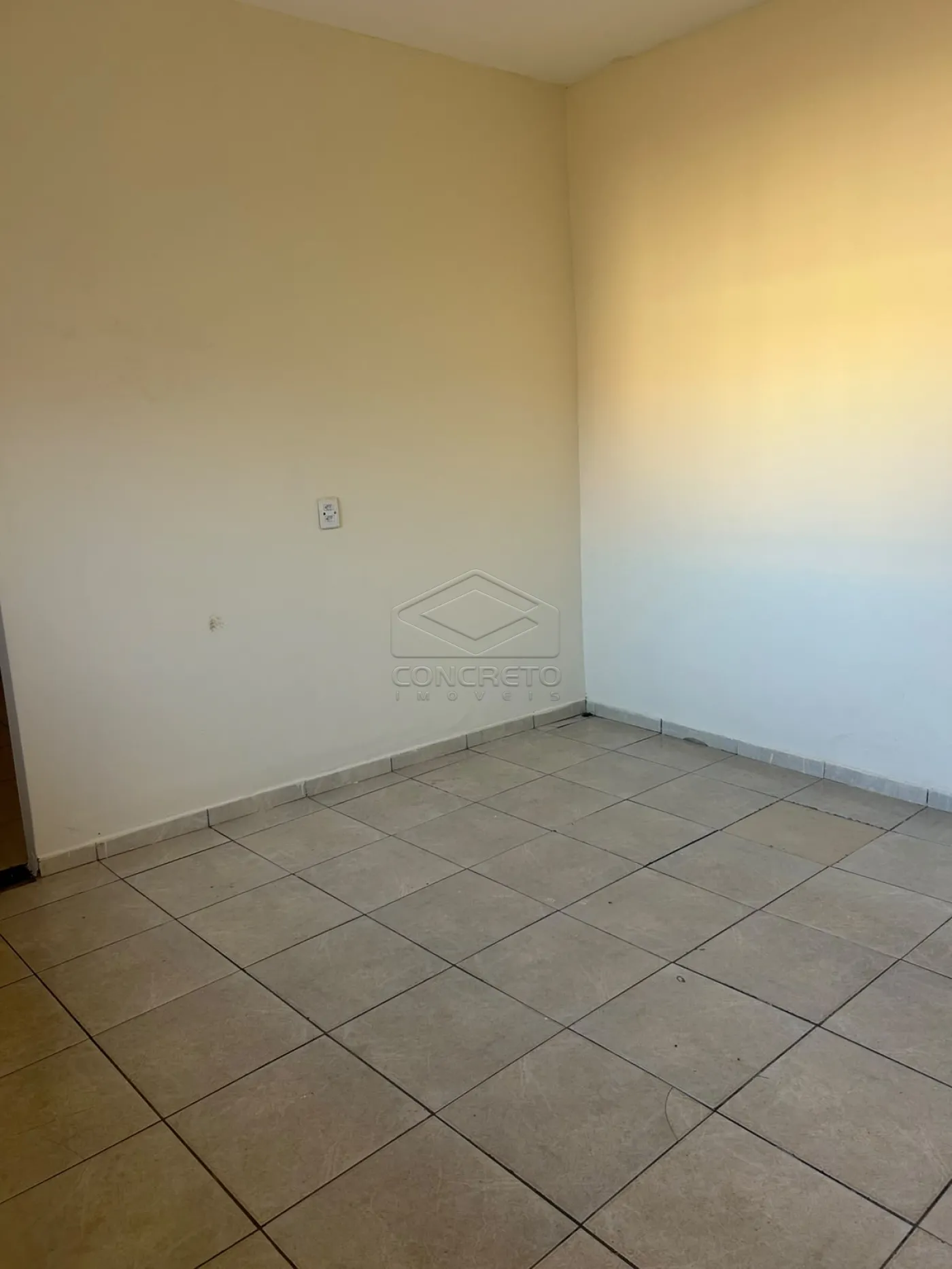 Alugar Casa / Padr&atilde;o em Len&ccedil;&oacute;is Paulista R$ 1.700,00 - Foto 2