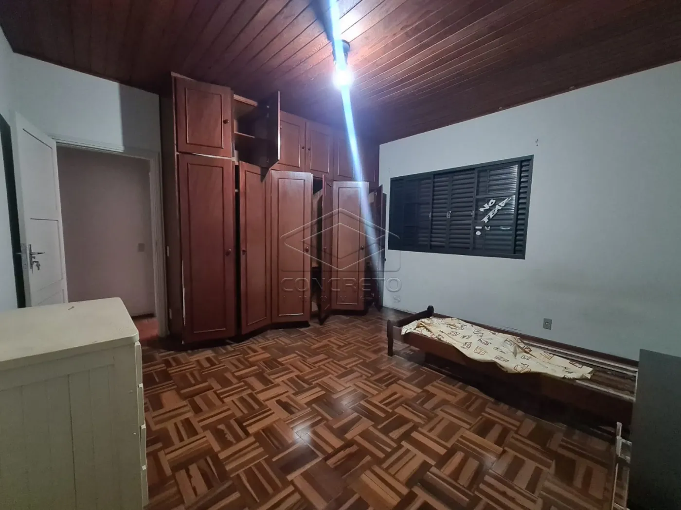 Comprar Casa / Padr&atilde;o em Len&ccedil;&oacute;is Paulista R$ 750.000,00 - Foto 4