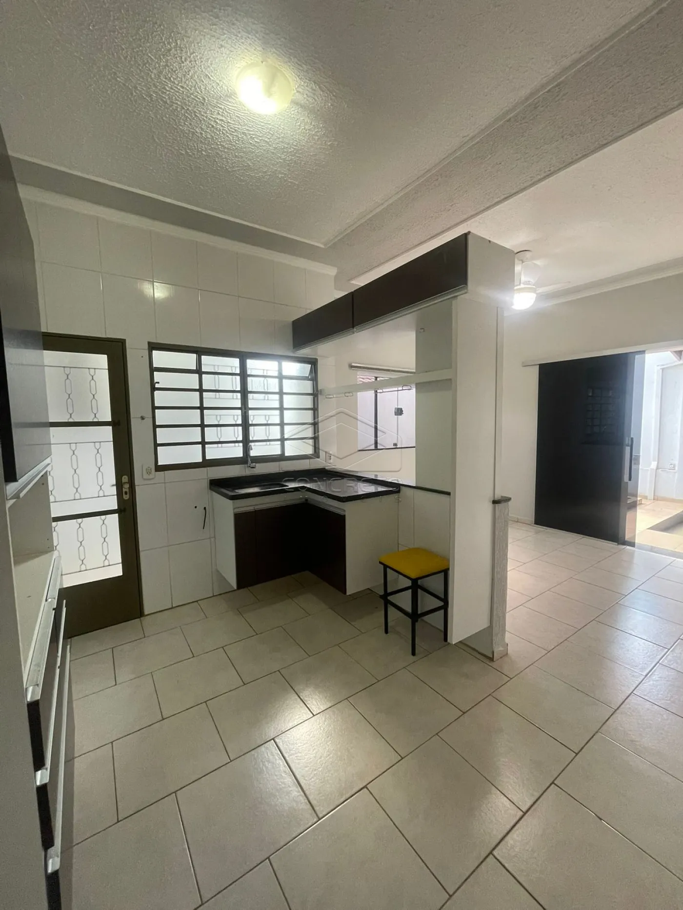 Comprar Casa / Padr&atilde;o em Len&ccedil;&oacute;is Paulista R$ 580.000,00 - Foto 3