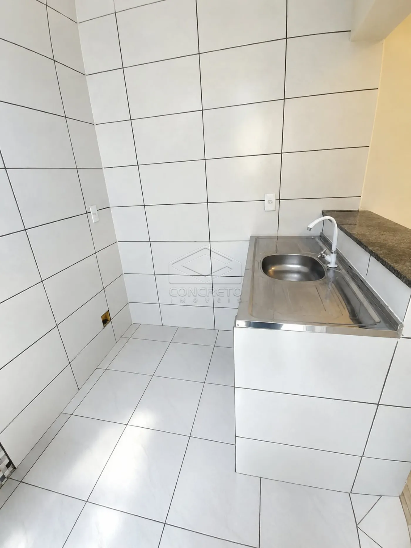 Alugar Apartamento / Kitnet em Len&ccedil;&oacute;is Paulista R$ 1.250,00 - Foto 4