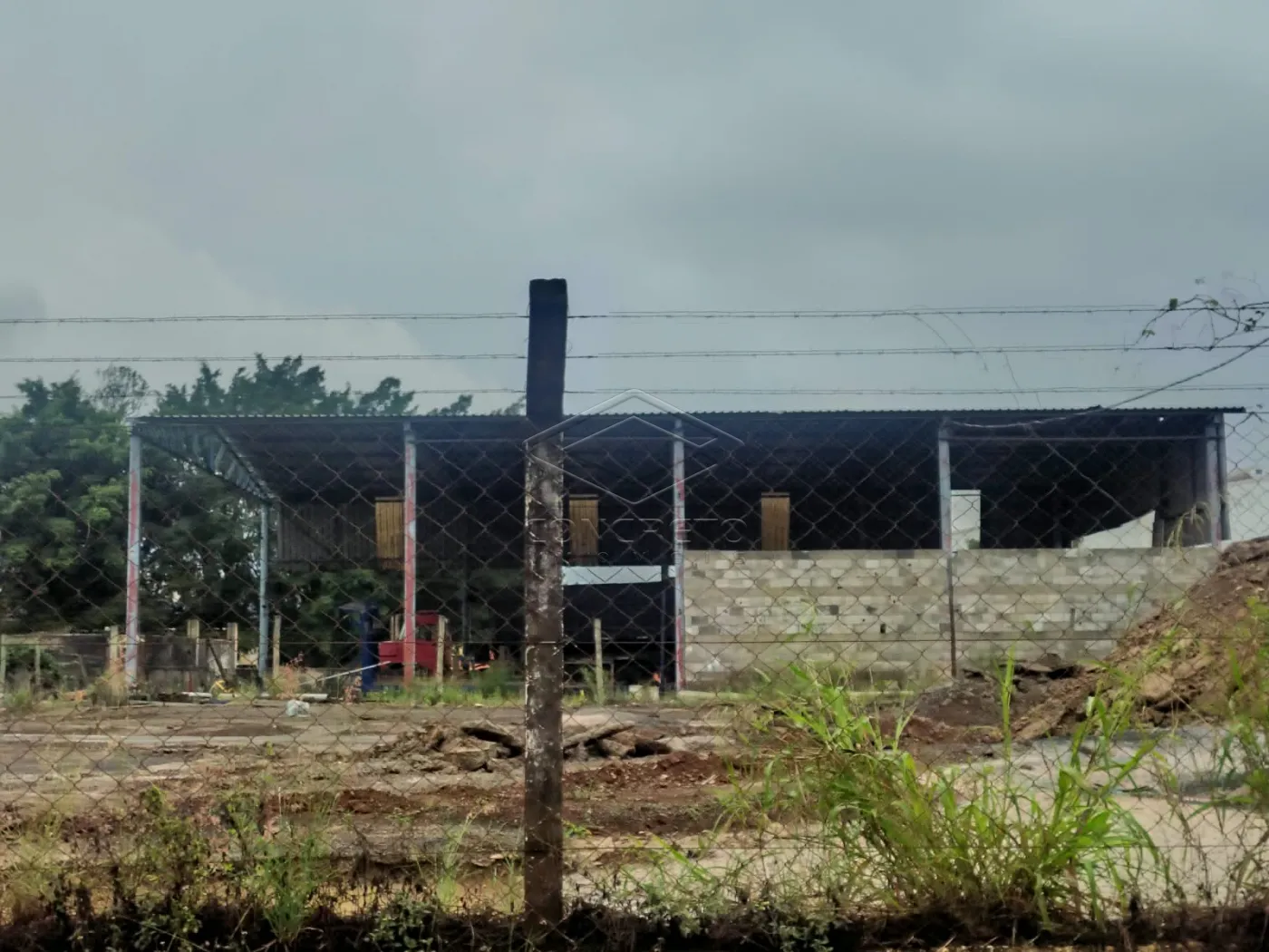 Alugar Comercial / Galp&atilde;o em Len&ccedil;&oacute;is Paulista R$ 5.000,00 - Foto 4