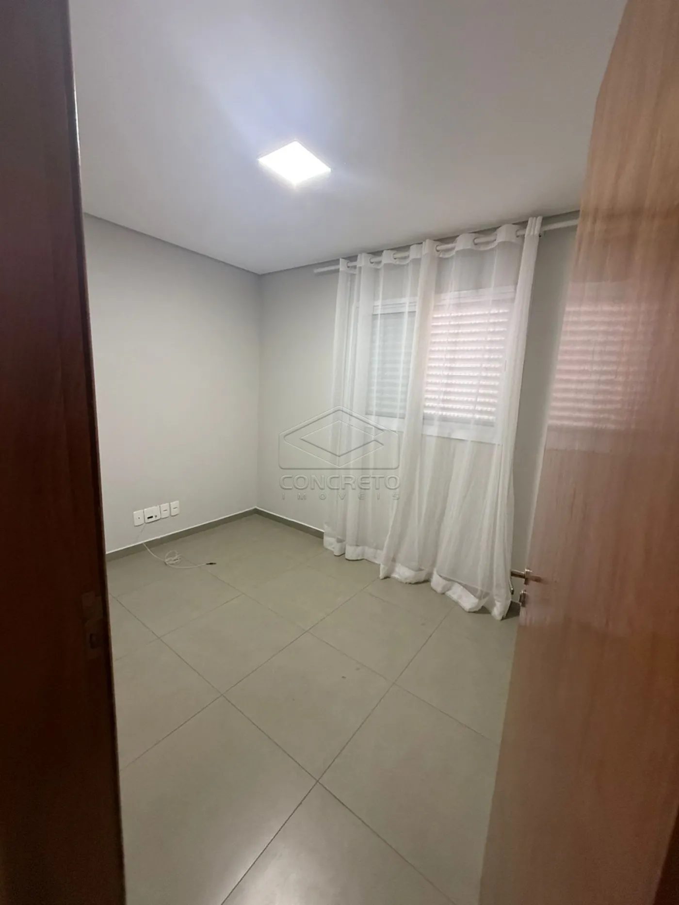 Alugar Apartamento / Mobiliado em Len&ccedil;&oacute;is Paulista R$ 2.900,00 - Foto 2