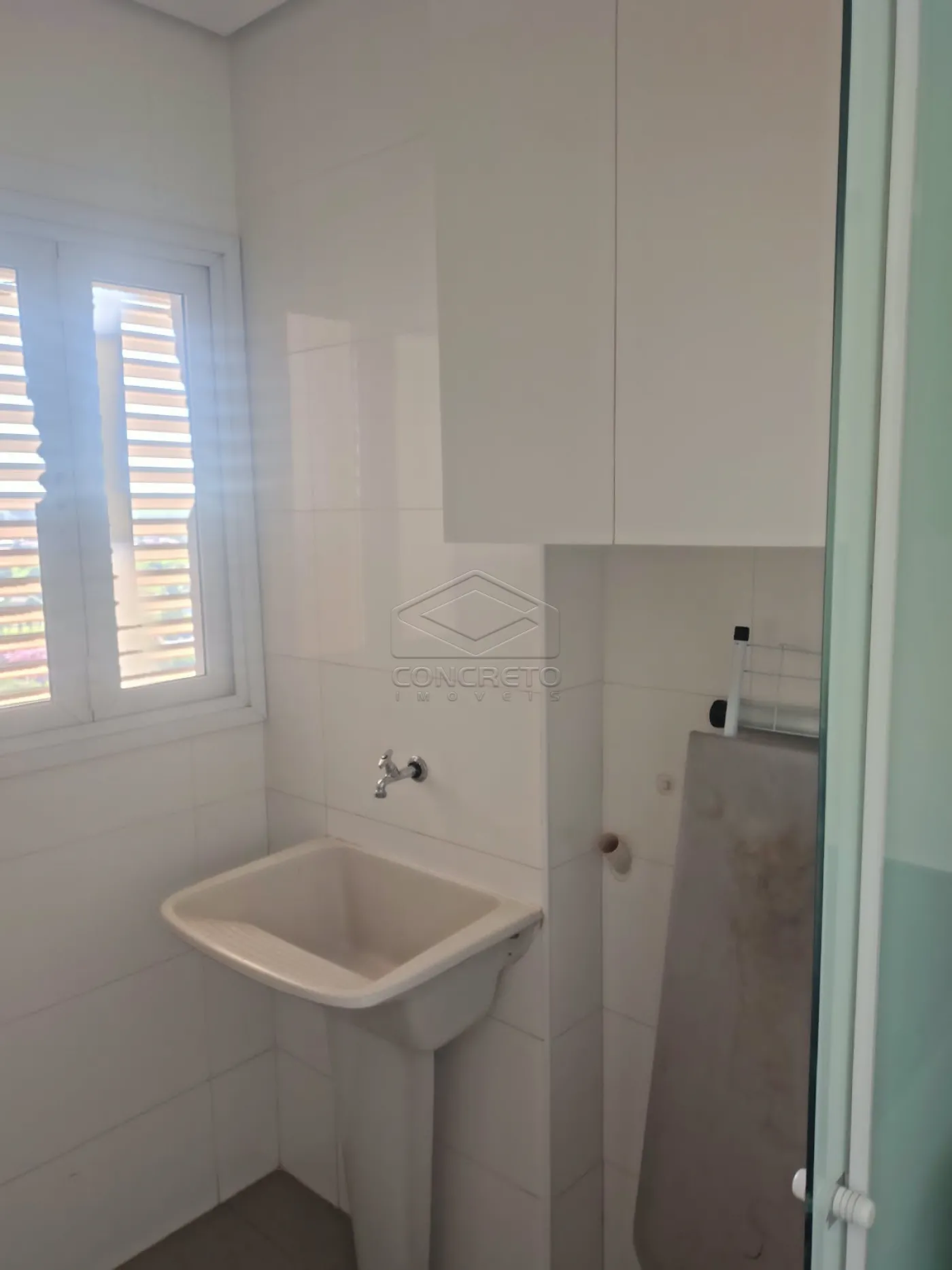 Alugar Apartamento / Mobiliado em Len&ccedil;&oacute;is Paulista R$ 2.900,00 - Foto 4