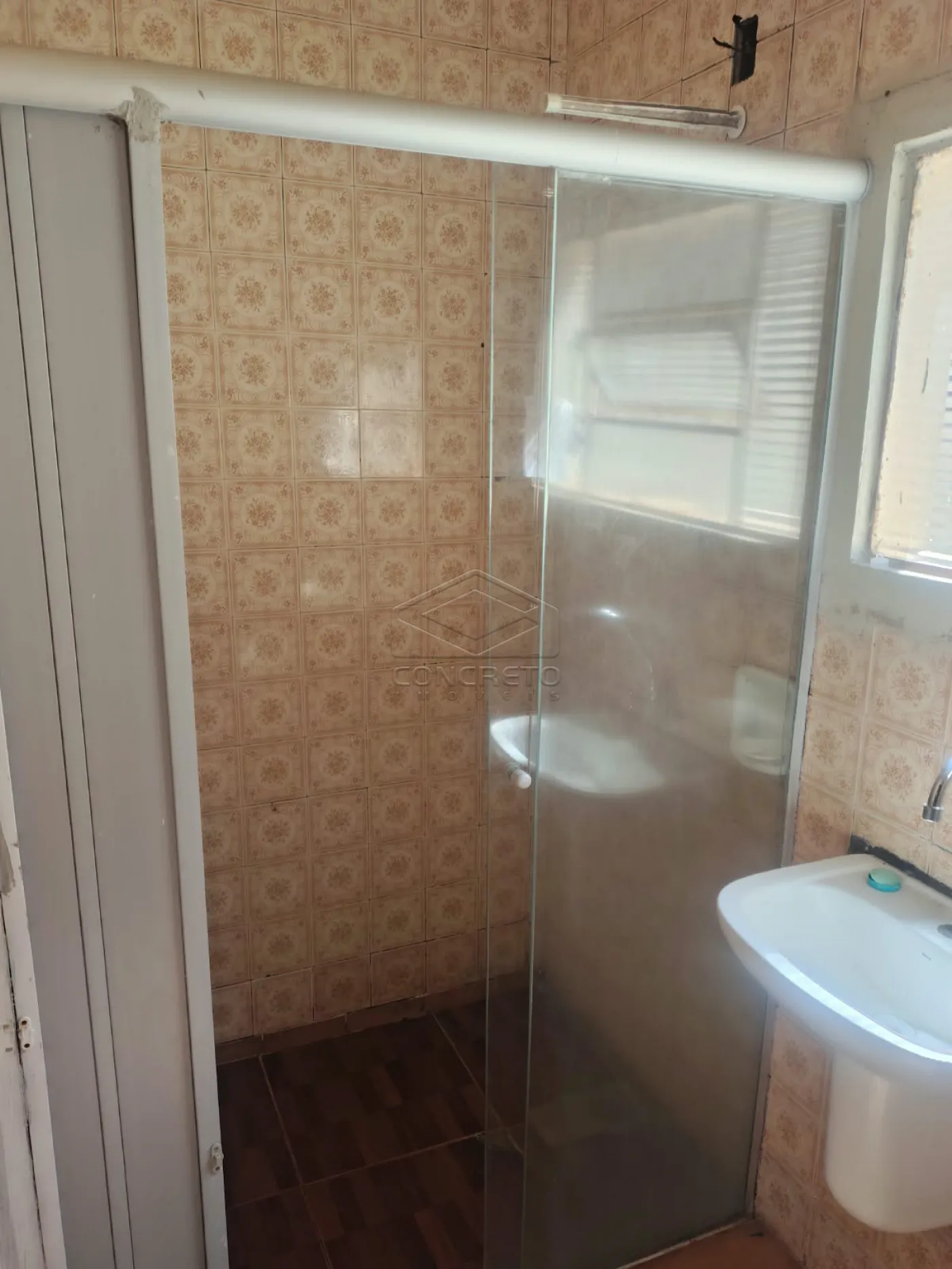 Alugar Casa / Padr&atilde;o em Len&ccedil;&oacute;is Paulista R$ 1.800,00 - Foto 4