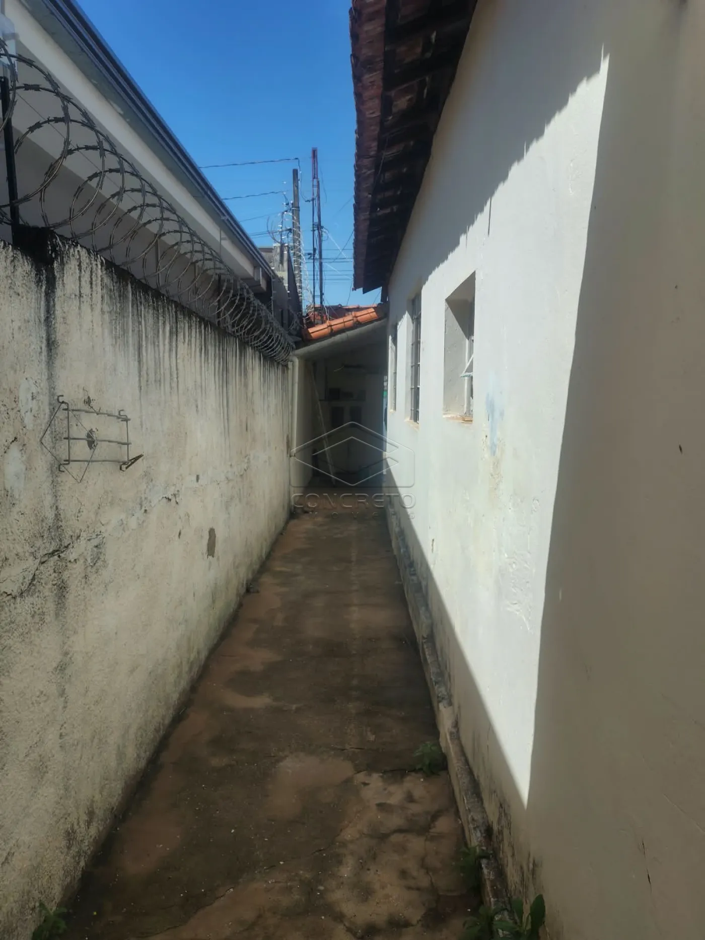 Alugar Casa / Padr&atilde;o em Len&ccedil;&oacute;is Paulista R$ 1.800,00 - Foto 9