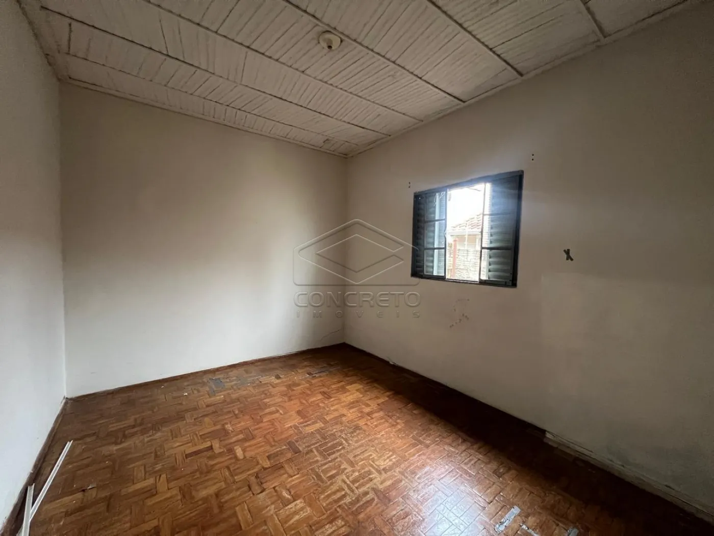 Comprar Casa / Padr&atilde;o em Len&ccedil;&oacute;is Paulista R$ 250.000,00 - Foto 2