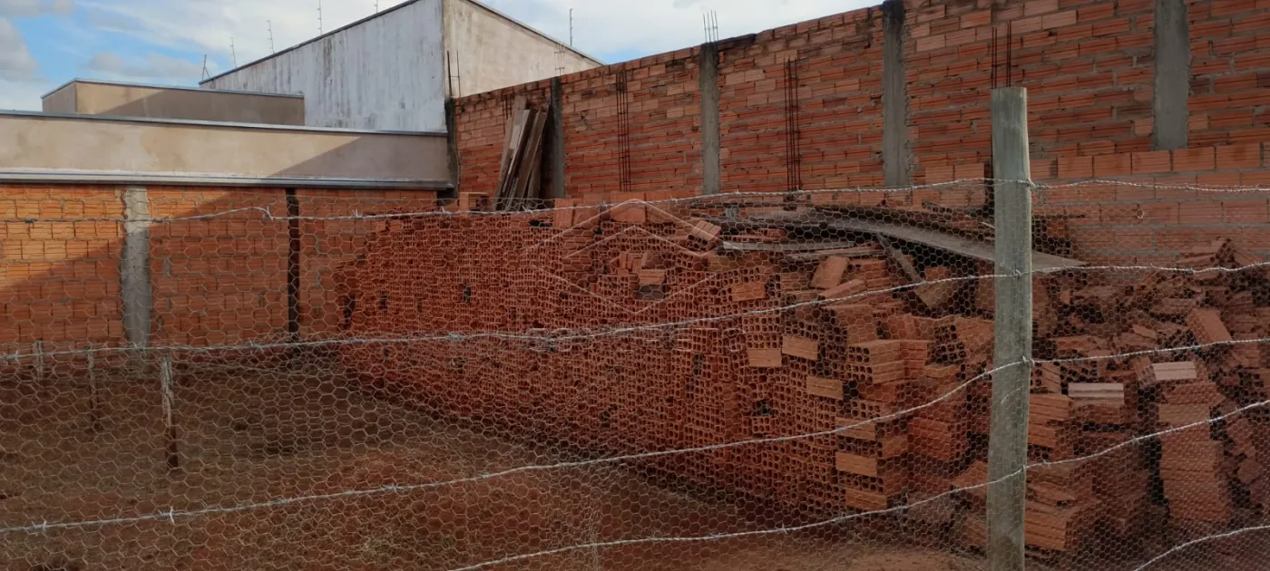 Comprar Terreno / Padr&atilde;o em Len&ccedil;&oacute;is Paulista R$ 220.000,00 - Foto 2