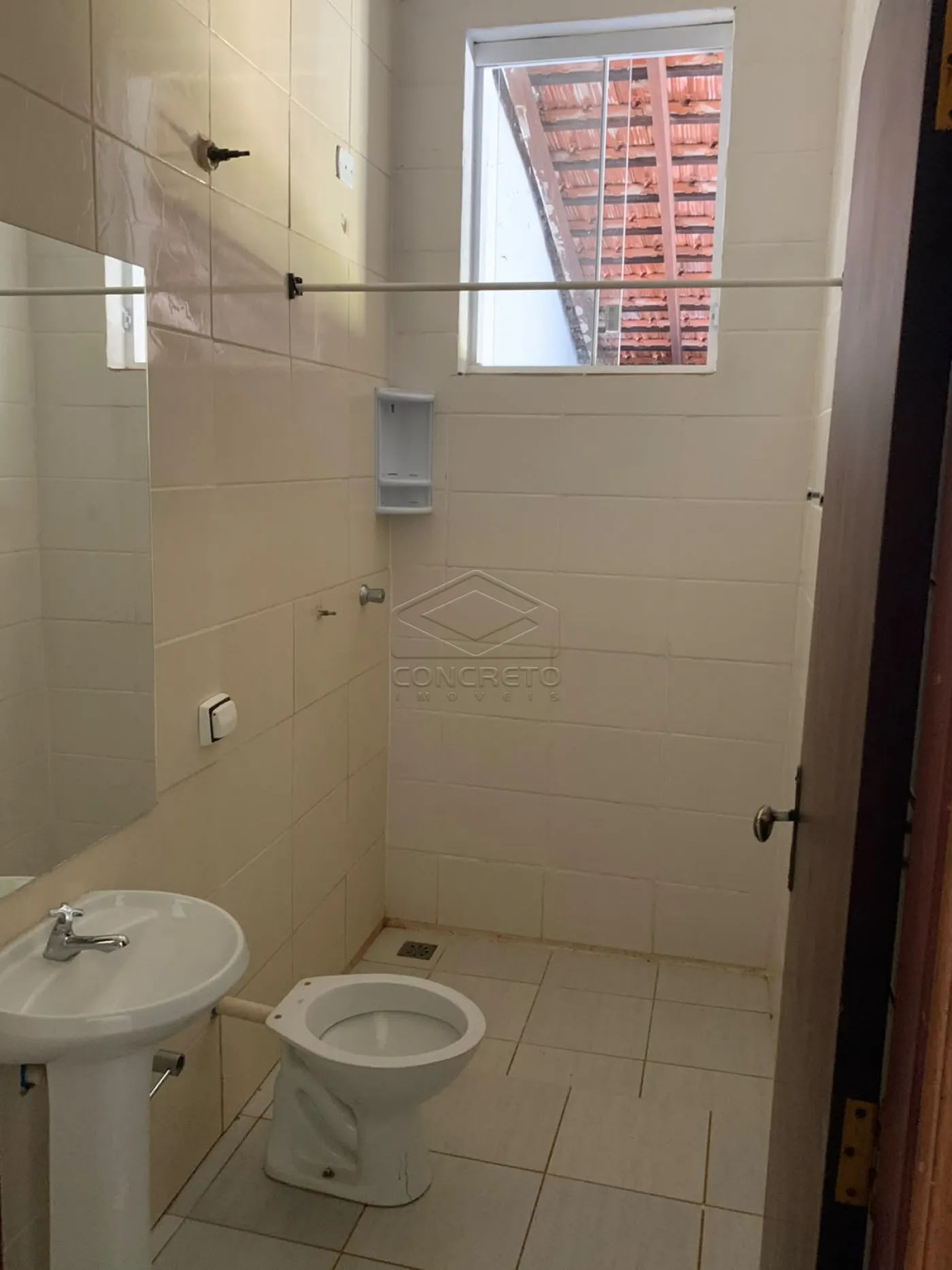 Alugar Casa / Padr&atilde;o em Len&ccedil;&oacute;is Paulista R$ 1.853,00 - Foto 2