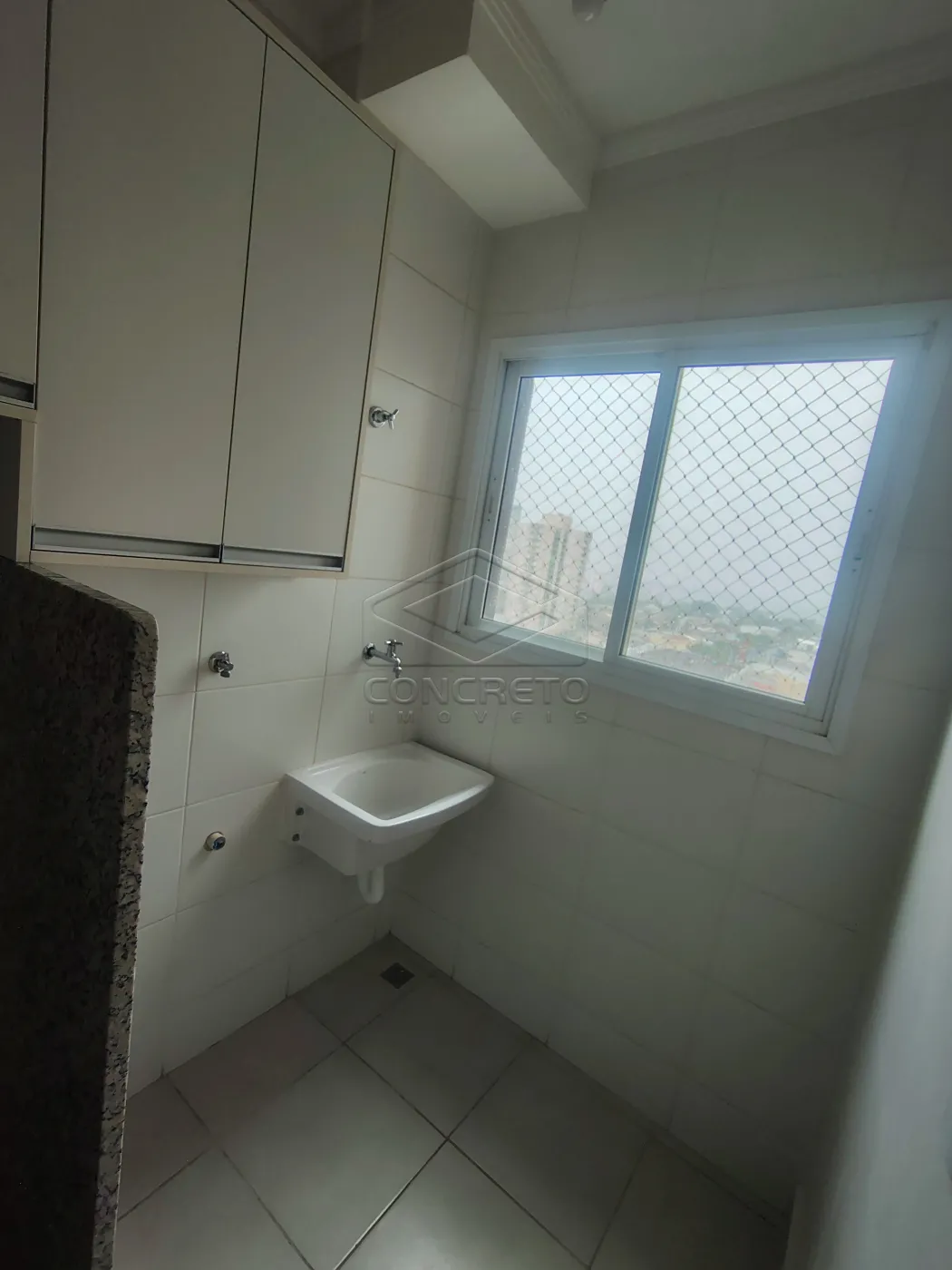 Alugar Apartamento / Padr&atilde;o em Len&ccedil;&oacute;is Paulista R$ 1.800,00 - Foto 1