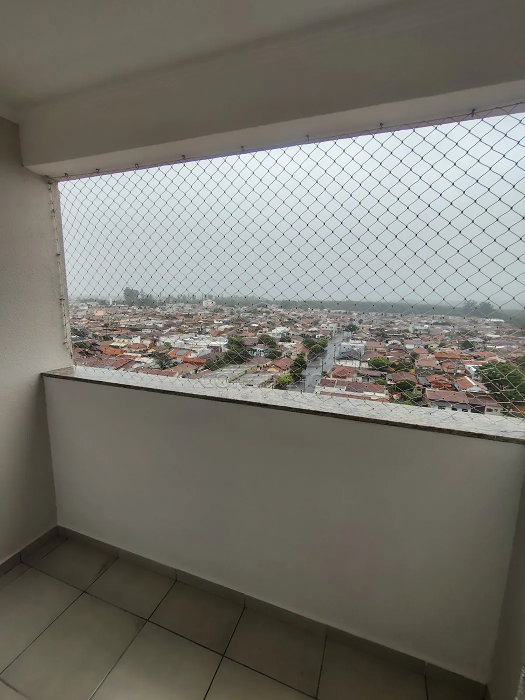 Alugar Apartamento / Padr&atilde;o em Len&ccedil;&oacute;is Paulista R$ 1.800,00 - Foto 3