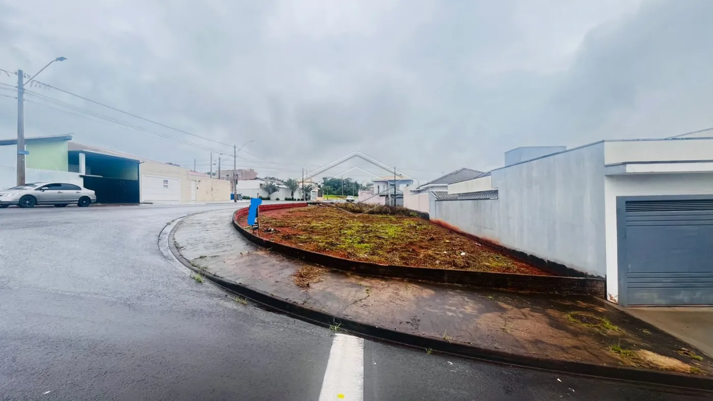 Comprar Terreno / Padr&atilde;o em Len&ccedil;&oacute;is Paulista R$ 220.000,00 - Foto 1