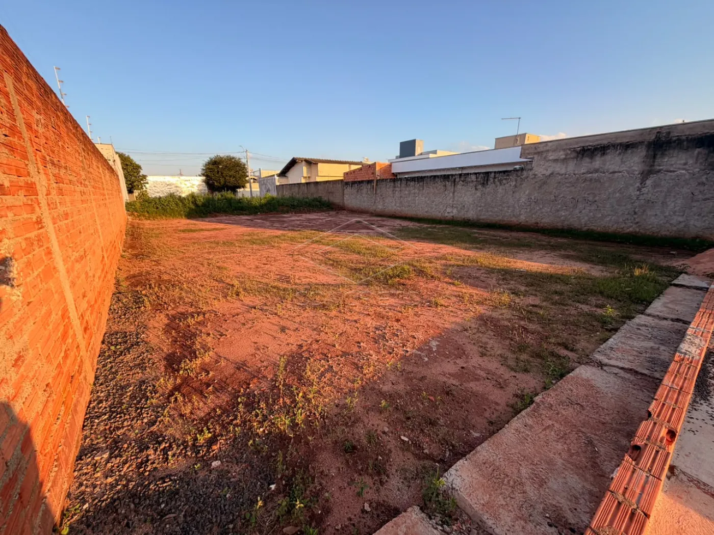 Comprar Terreno / Padr&atilde;o em Len&ccedil;&oacute;is Paulista R$ 190.000,00 - Foto 2