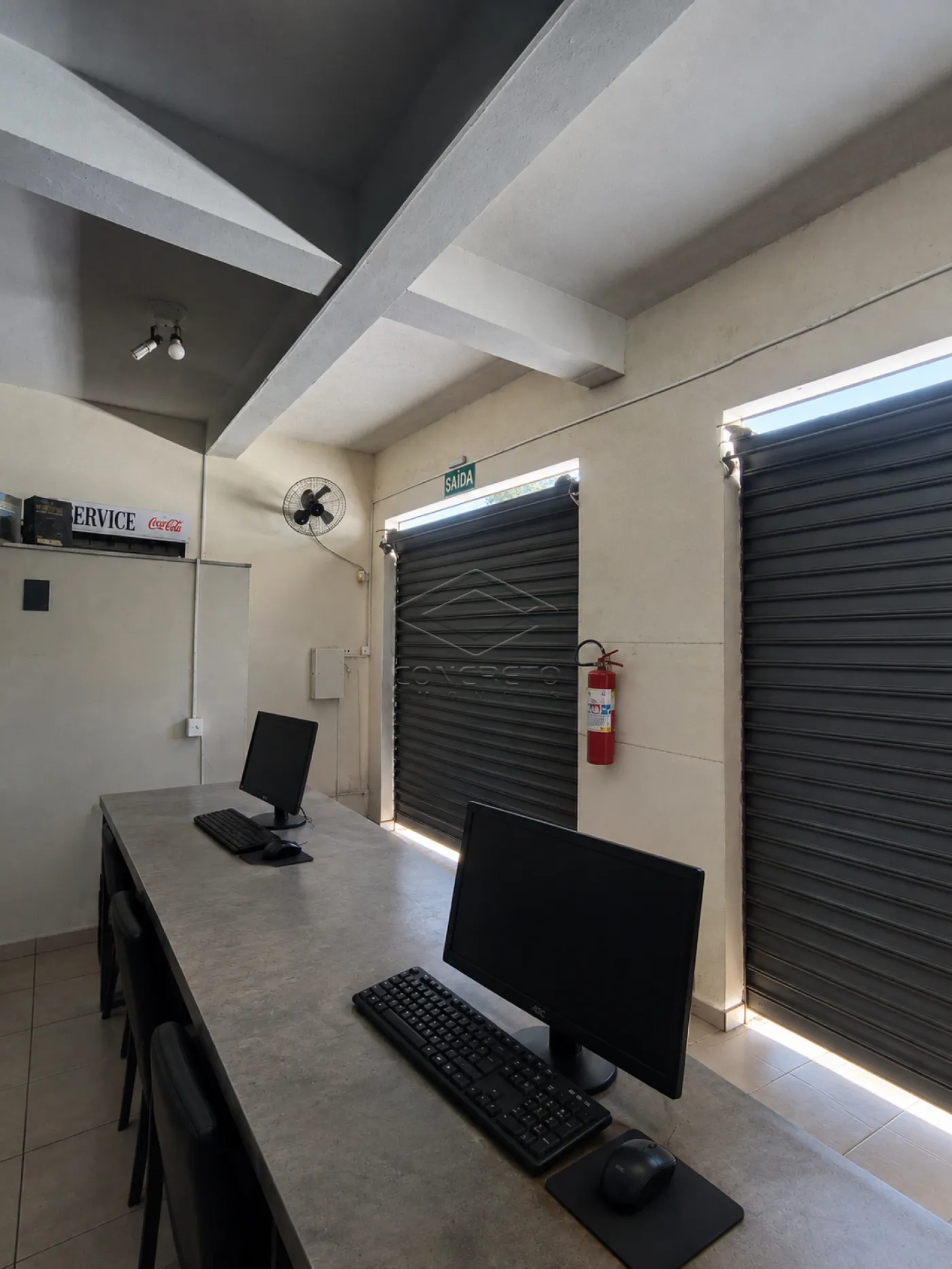 Alugar Comercial / Casa em Len&ccedil;&oacute;is Paulista R$ 1.800,00 - Foto 2