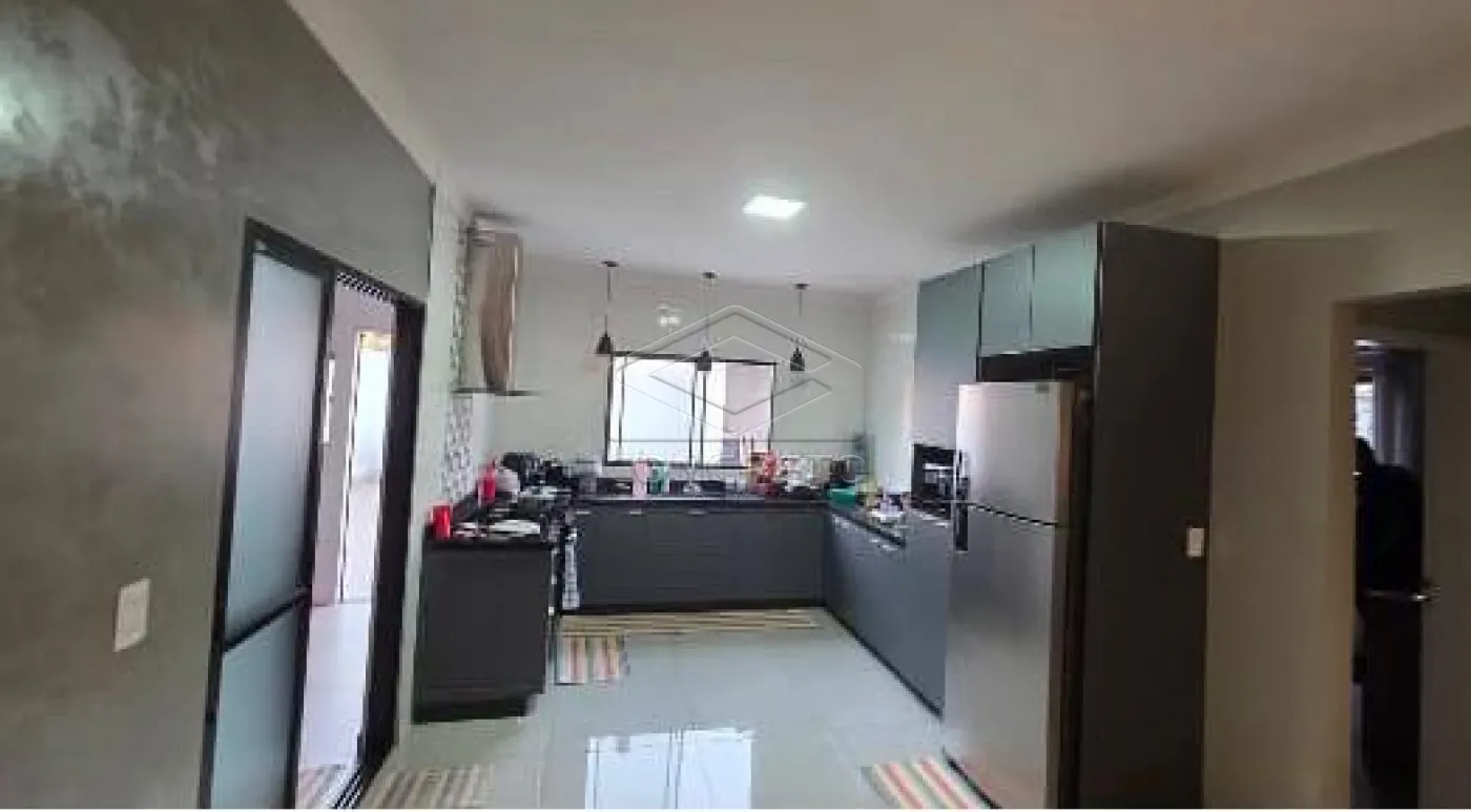 Comprar Casa / Padr&atilde;o em Len&ccedil;&oacute;is Paulista R$ 550.000,00 - Foto 3