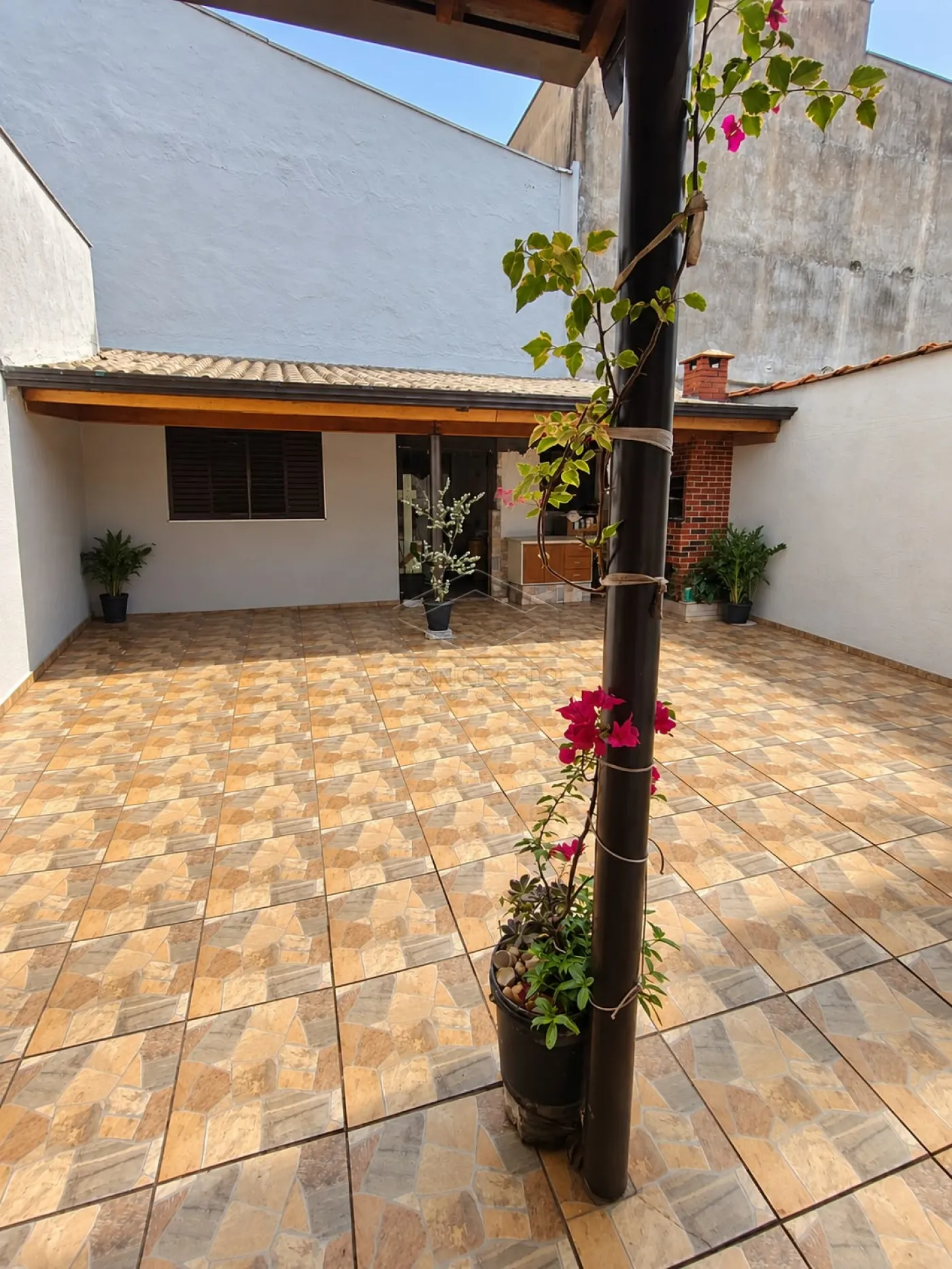 Alugar Casa / Padr&atilde;o em Len&ccedil;&oacute;is Paulista R$ 2.500,00 - Foto 1