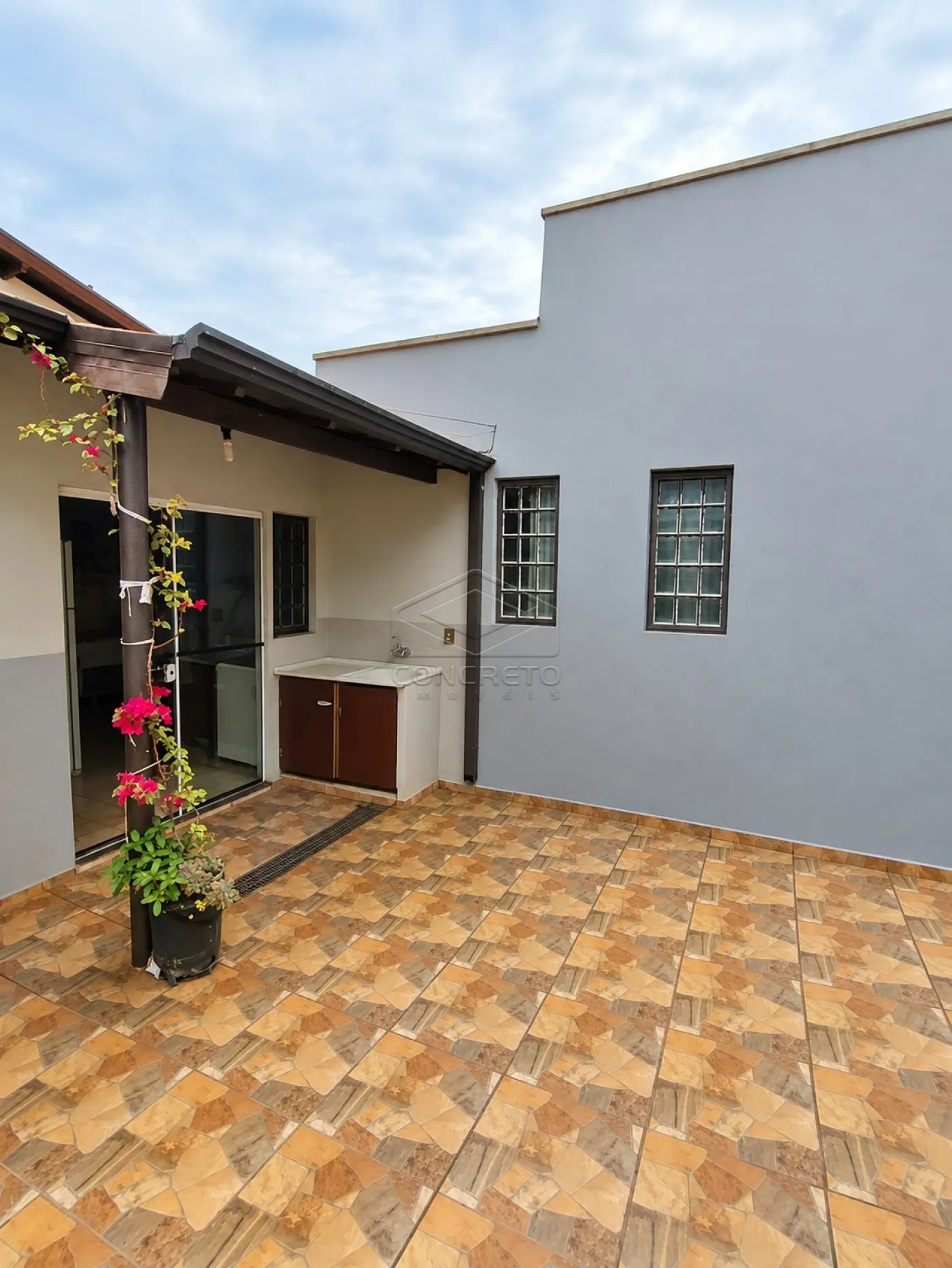 Alugar Casa / Padr&atilde;o em Len&ccedil;&oacute;is Paulista R$ 2.500,00 - Foto 2