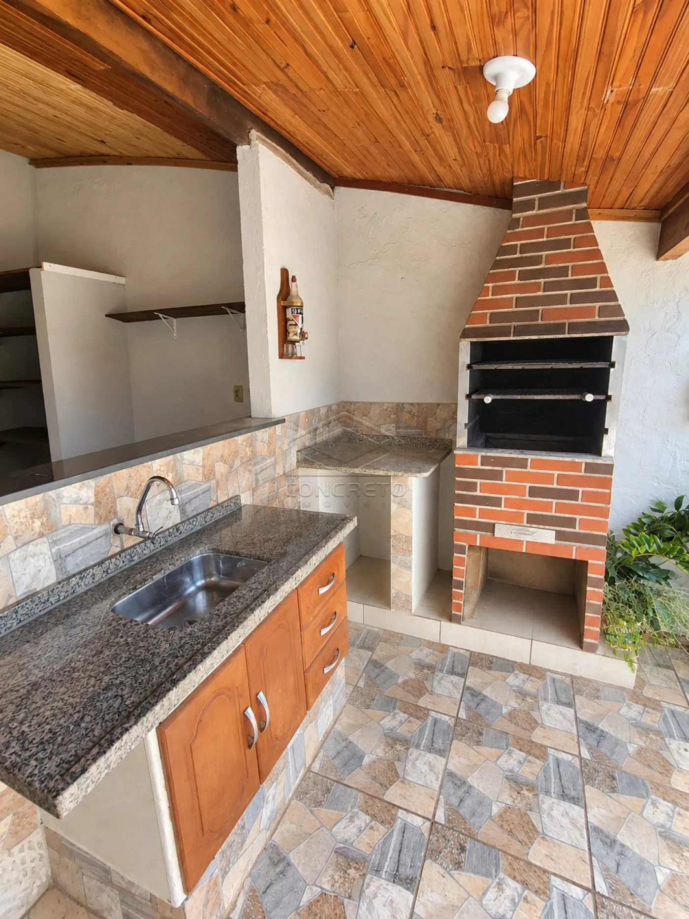 Alugar Casa / Padr&atilde;o em Len&ccedil;&oacute;is Paulista R$ 2.500,00 - Foto 3