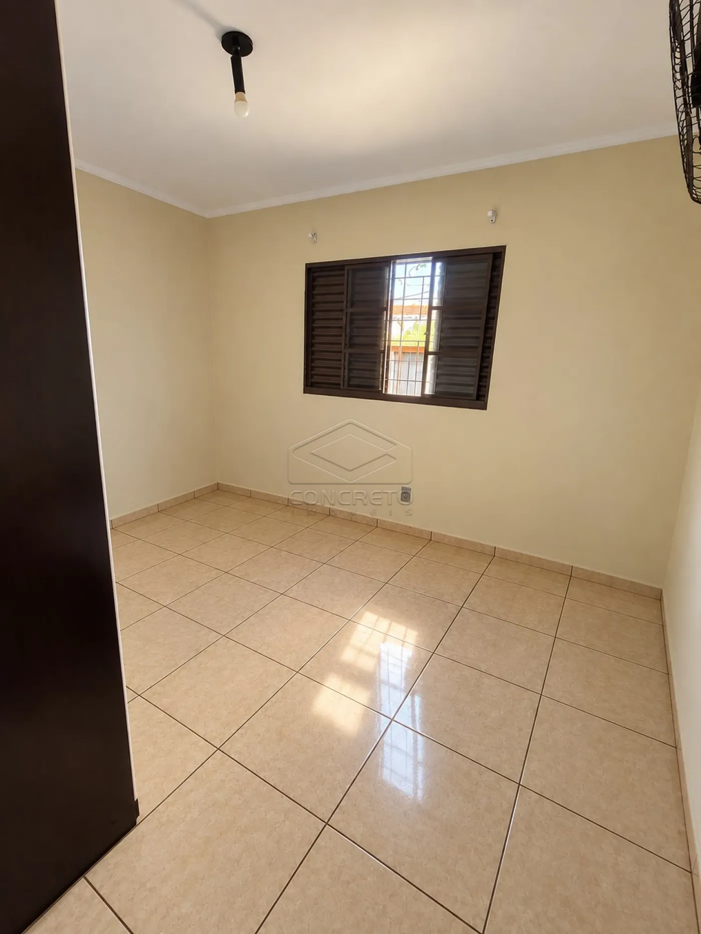 Alugar Casa / Padr&atilde;o em Len&ccedil;&oacute;is Paulista R$ 2.500,00 - Foto 6