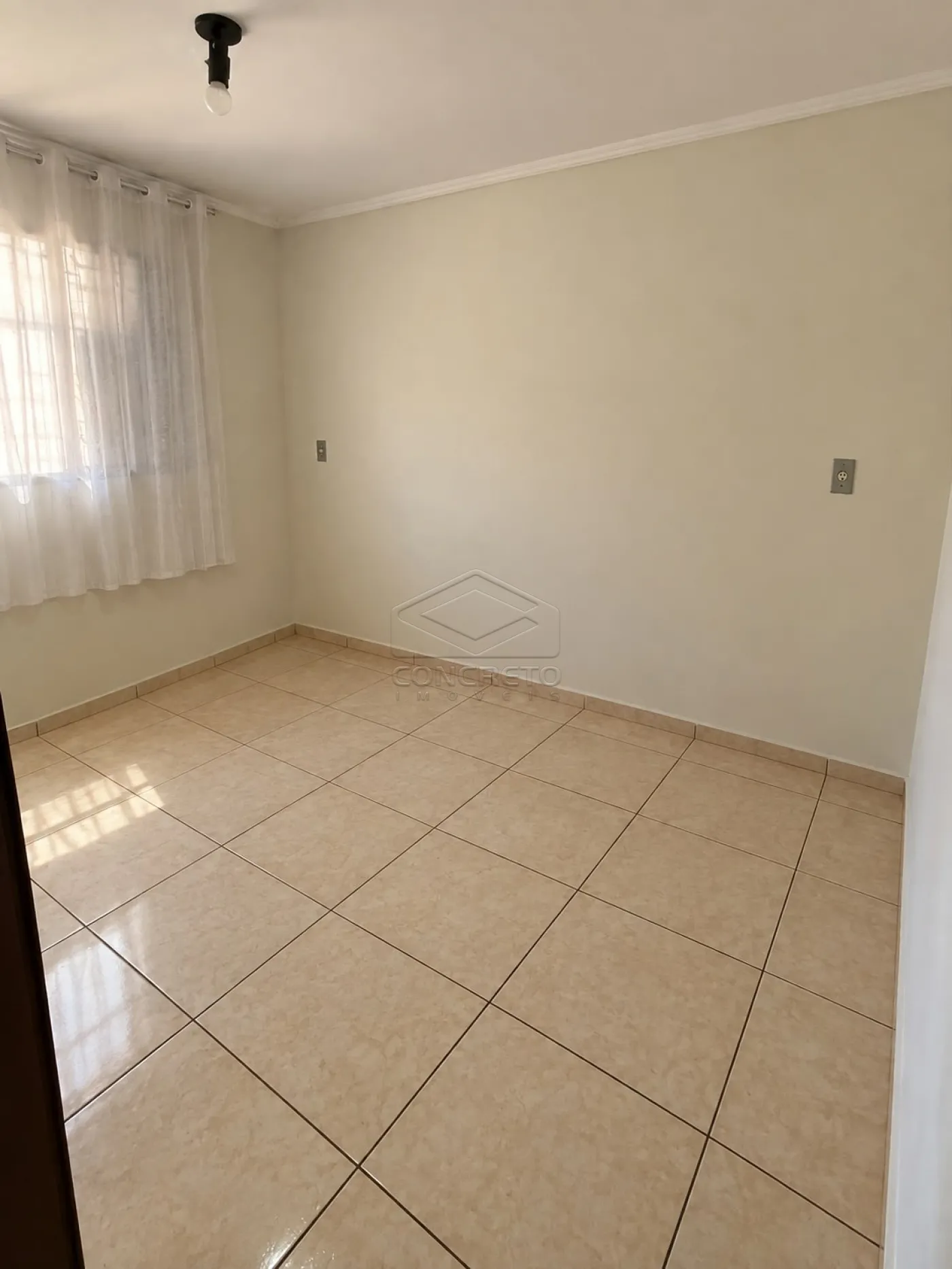 Alugar Casa / Padr&atilde;o em Len&ccedil;&oacute;is Paulista R$ 2.500,00 - Foto 8