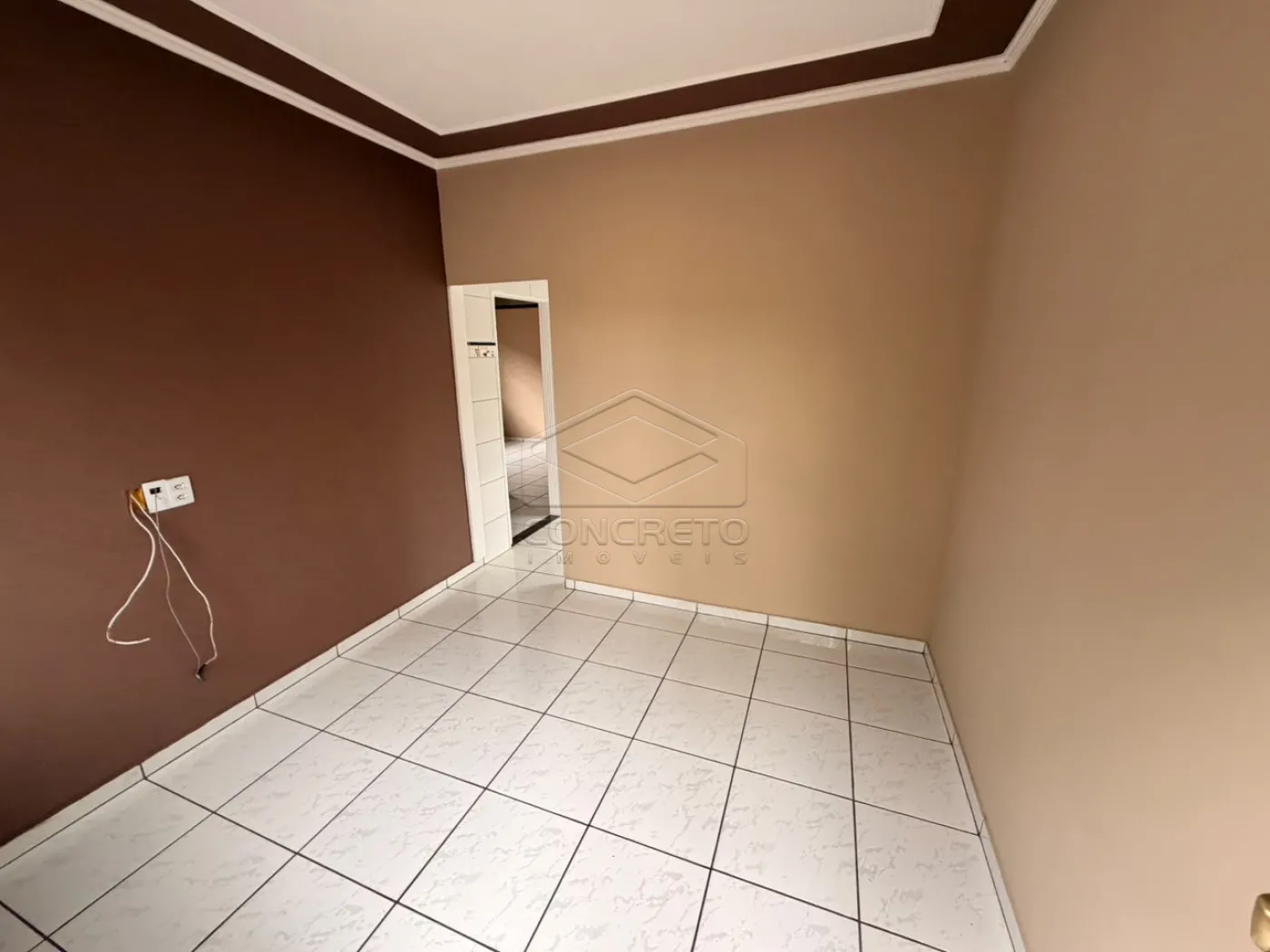Comprar Casa / Padr&atilde;o em Len&ccedil;&oacute;is Paulista R$ 380.000,00 - Foto 3