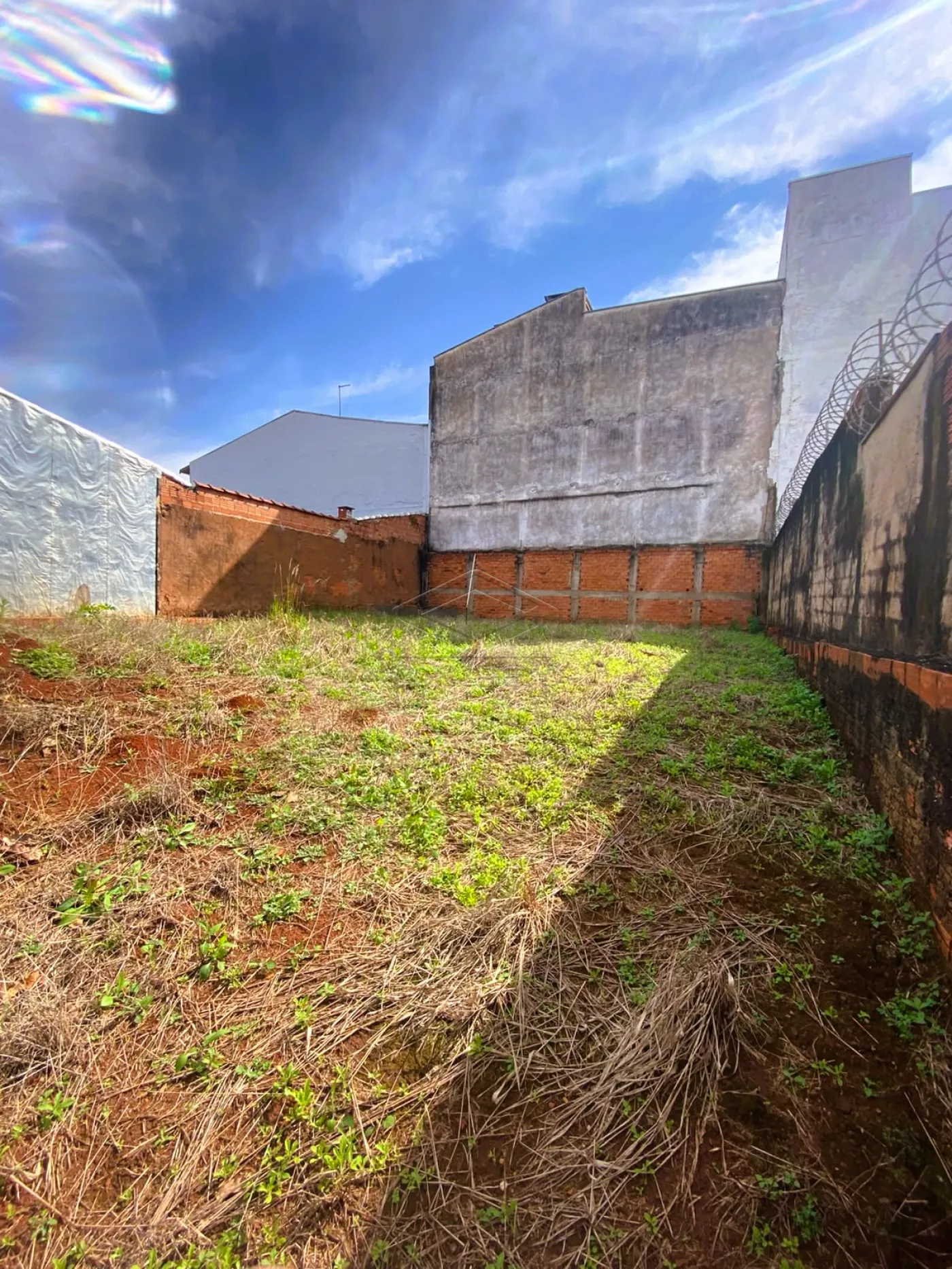 Comprar Terreno / Padr&atilde;o em Len&ccedil;&oacute;is Paulista R$ 390.000,00 - Foto 1