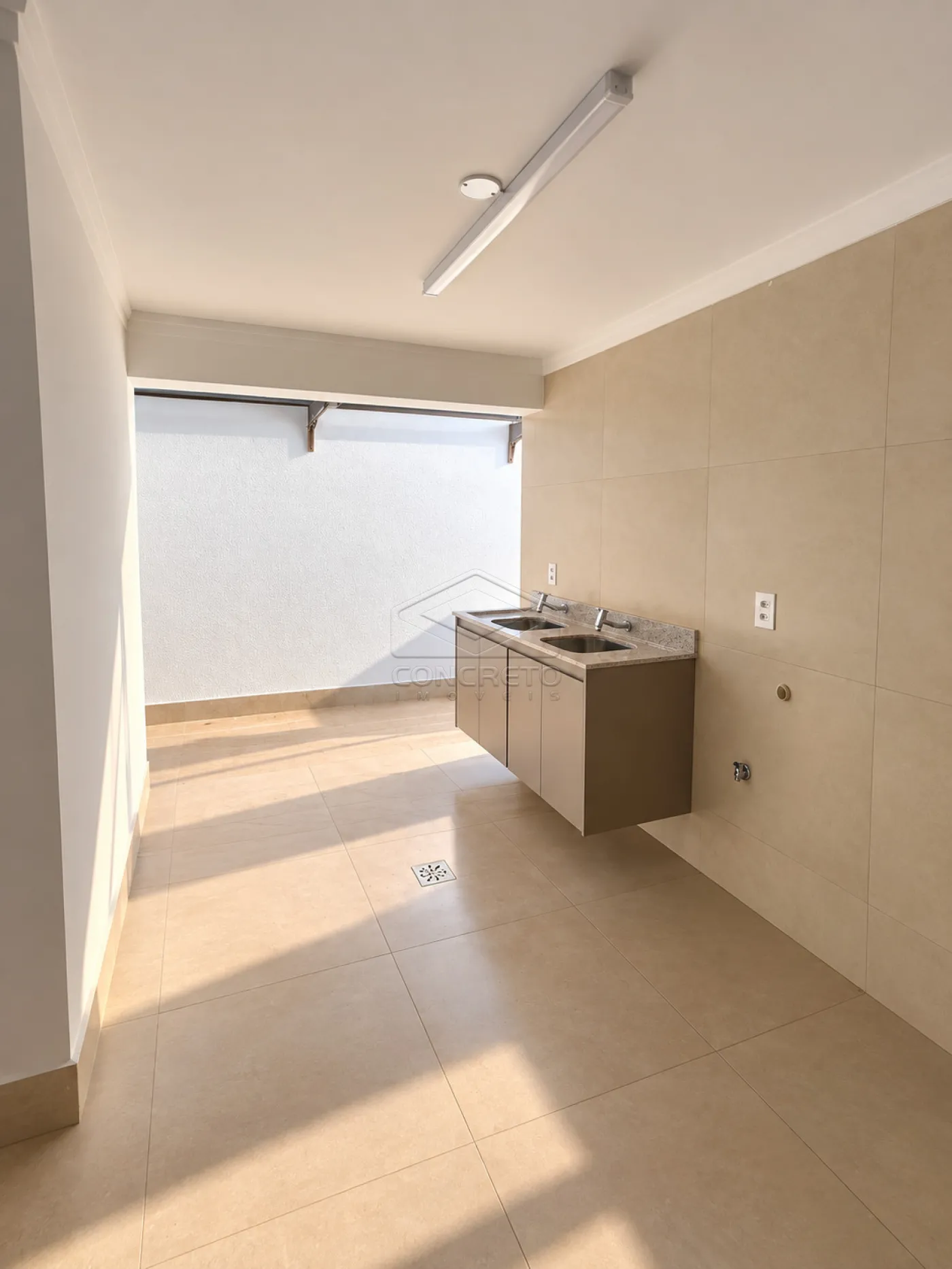 Alugar Casa / Sobrado em Len&ccedil;&oacute;is Paulista R$ 6.000,00 - Foto 2