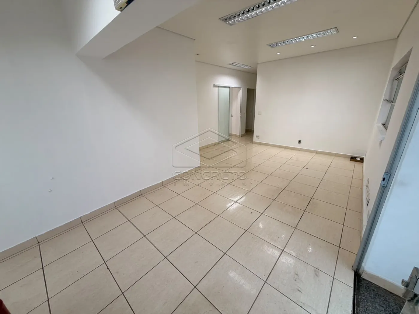 Alugar Comercial / Pr&eacute;dio Comercial em Len&ccedil;&oacute;is Paulista R$ 5.500,00 - Foto 2