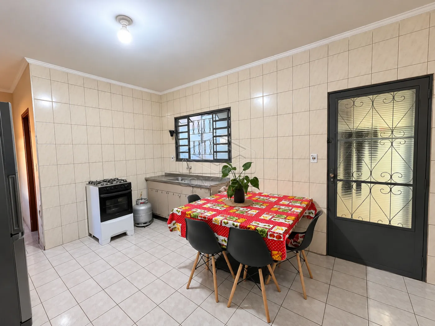 Comprar Casa / Padr&atilde;o em Len&ccedil;&oacute;is Paulista R$ 370.000,00 - Foto 4